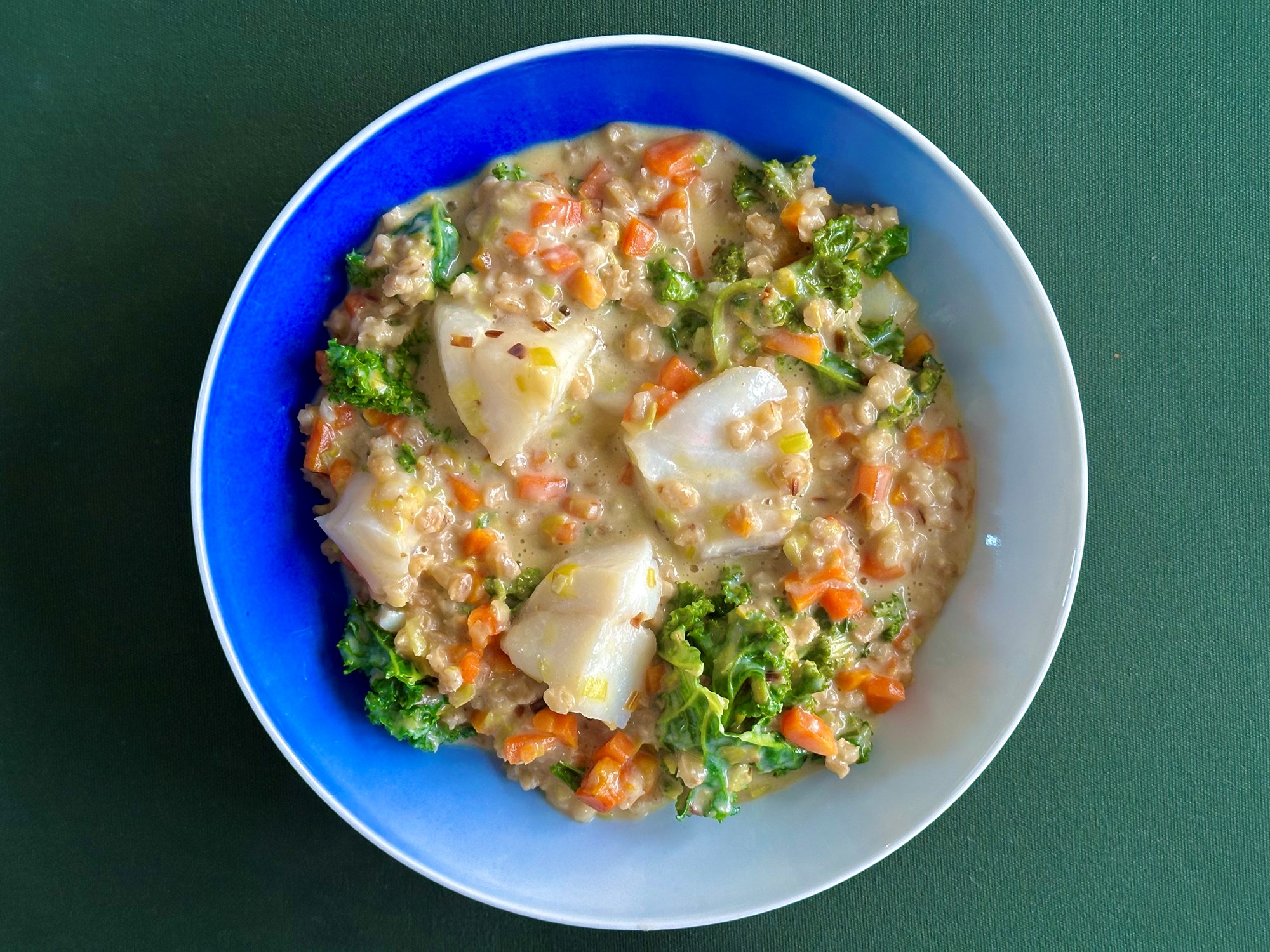 Kuller i perlebygsrisotto med porre og grønkål