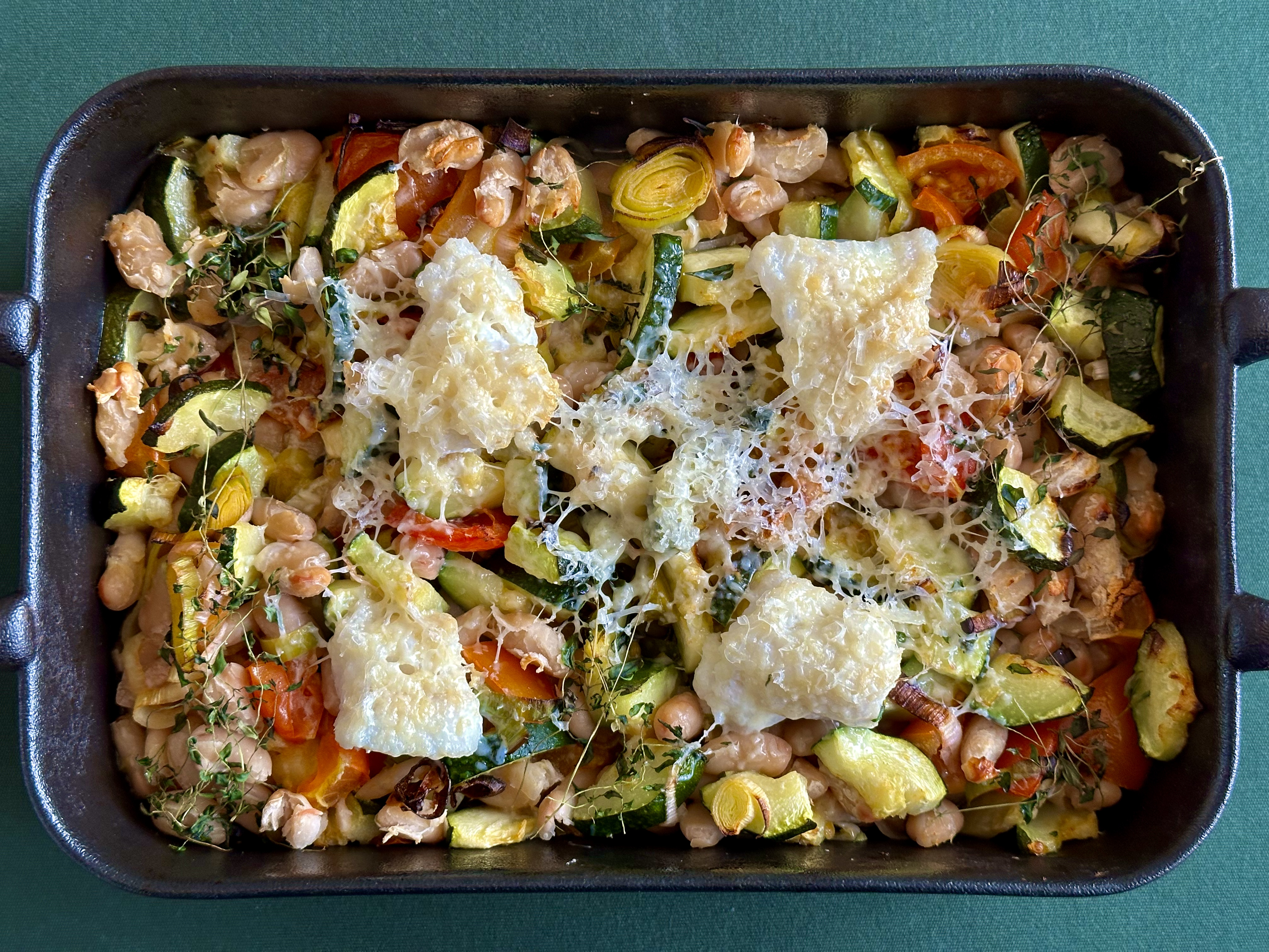 Lange i fad med cherrytomater og timian