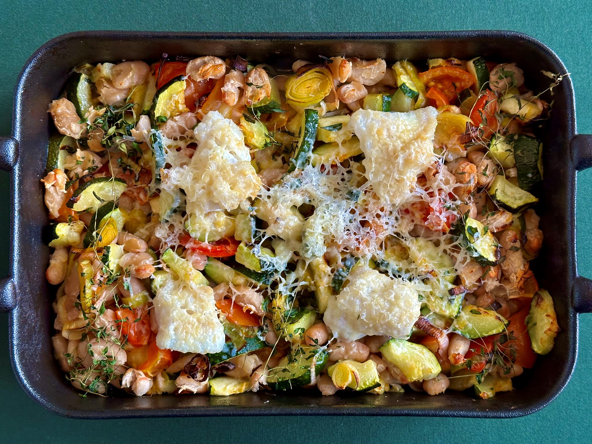 Lange i fad med cherrytomater og timian