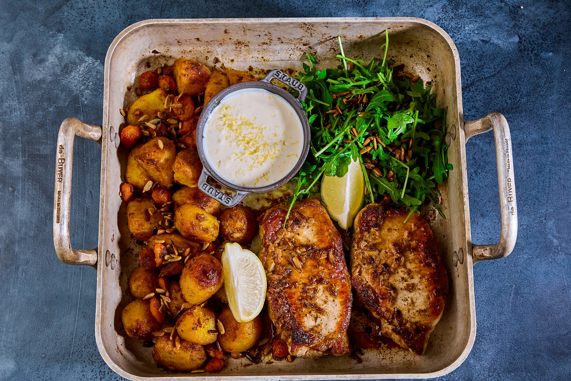 Kotelet Kotelet med kartofler, gulerødder og citroncreme - Opskrift fra ...