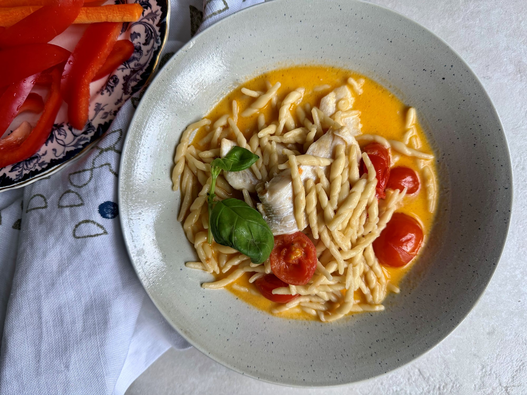 Troffie med citron og kuller, cherry tomater og snackgrønt