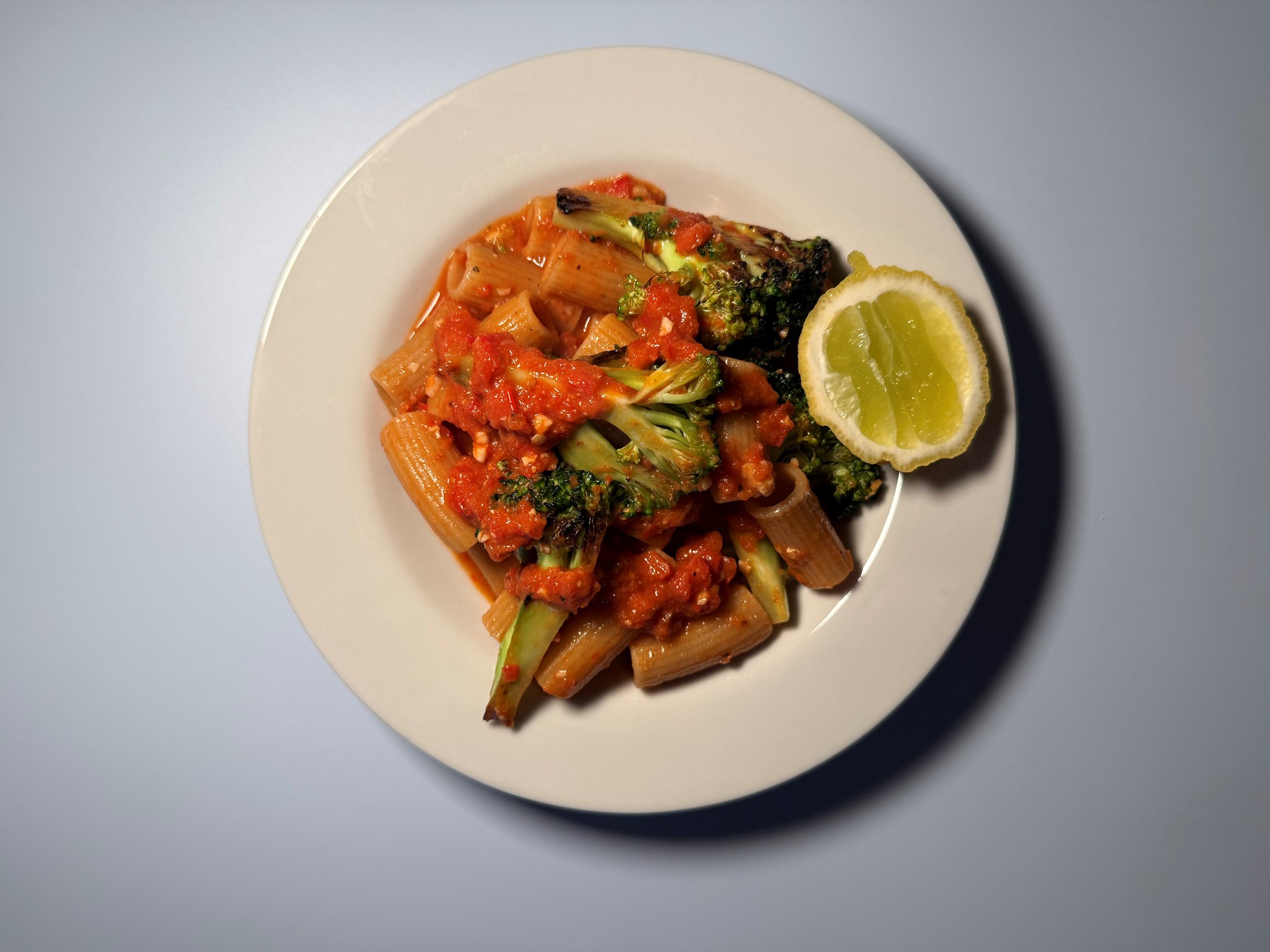 Rigatoni med romescosauce og stegt broccoli