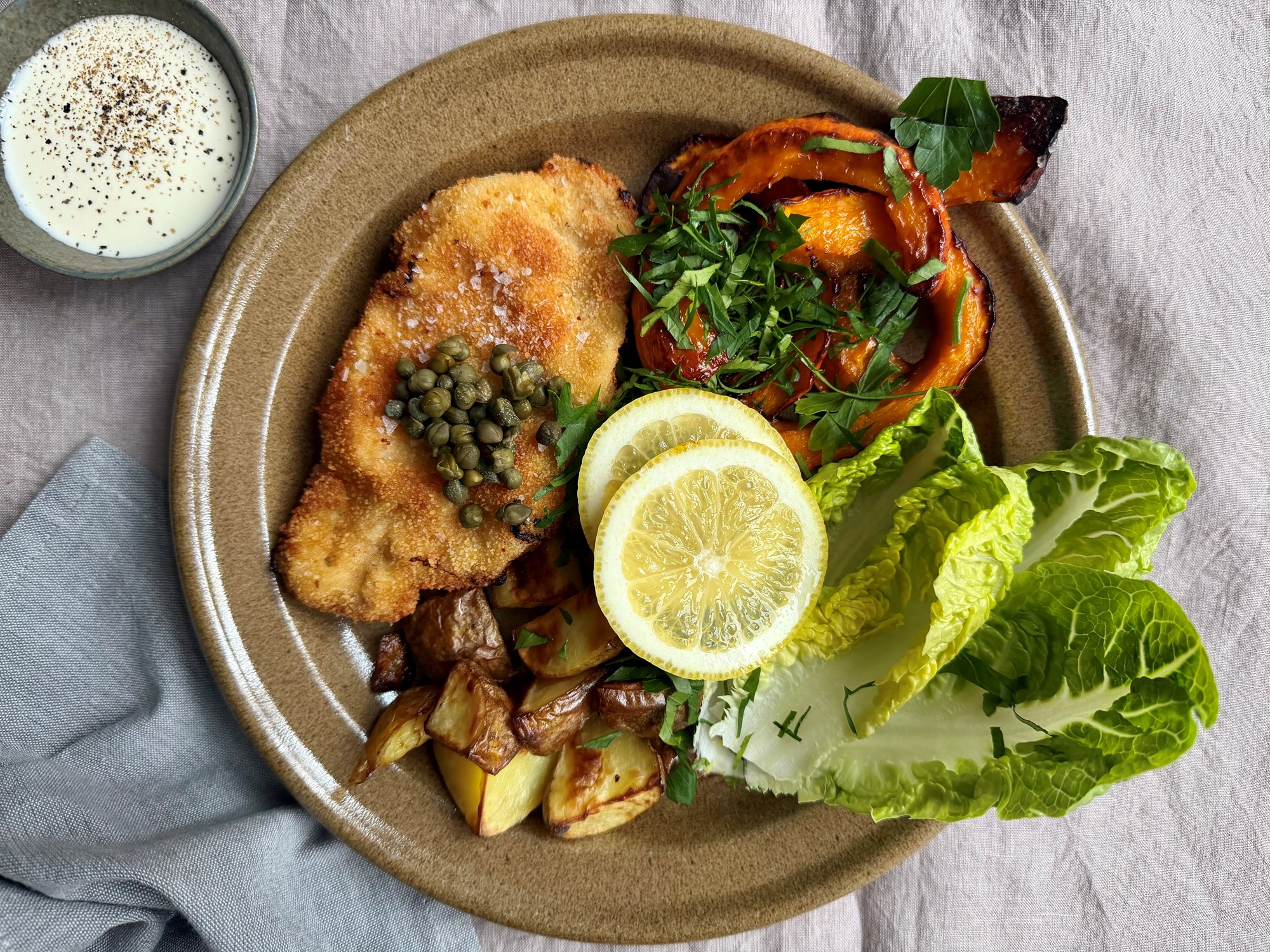 Paneret kotelet a la schnitzel med bagt græskar