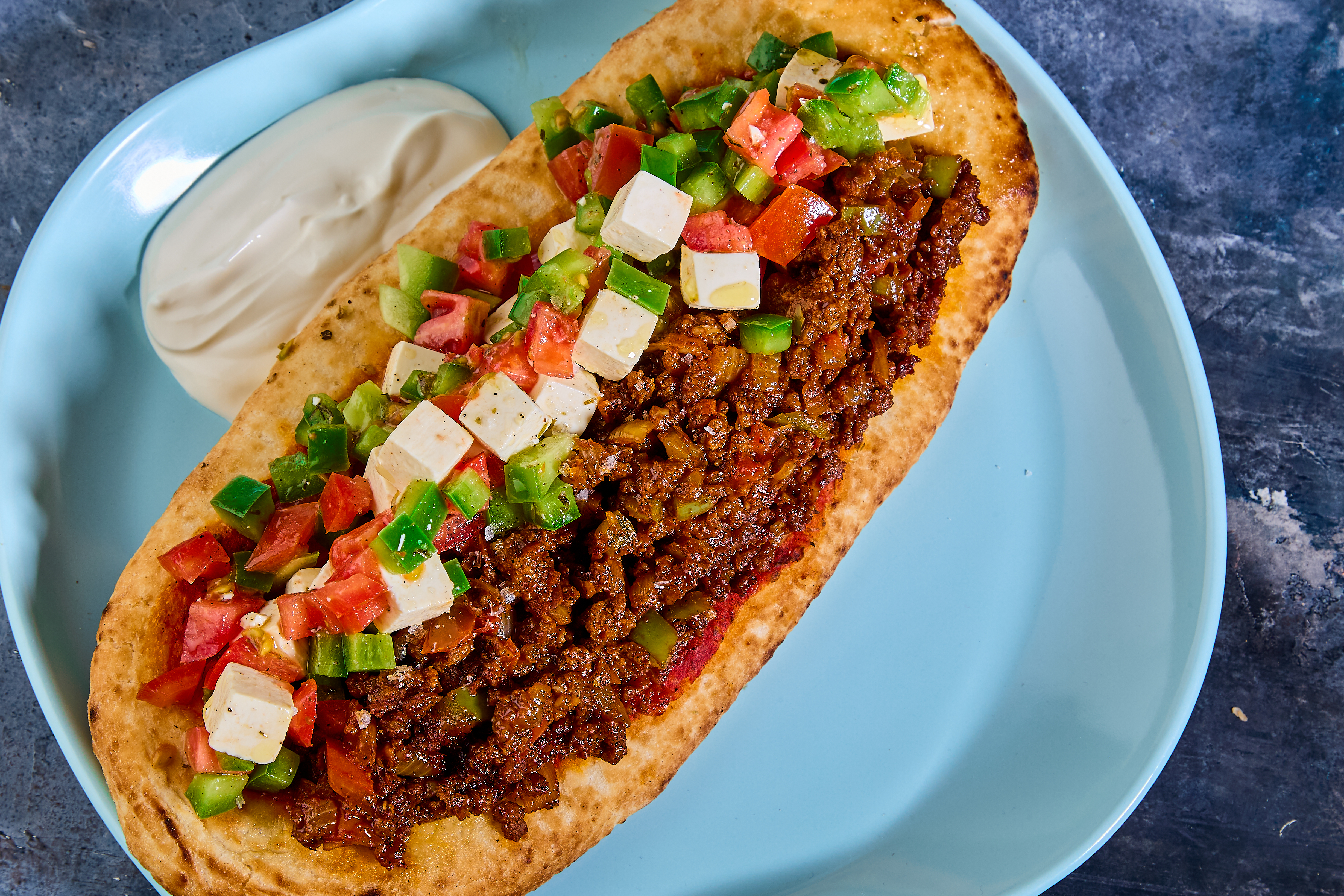 Tyrkisk krydret ragout med sprøde fladbrød