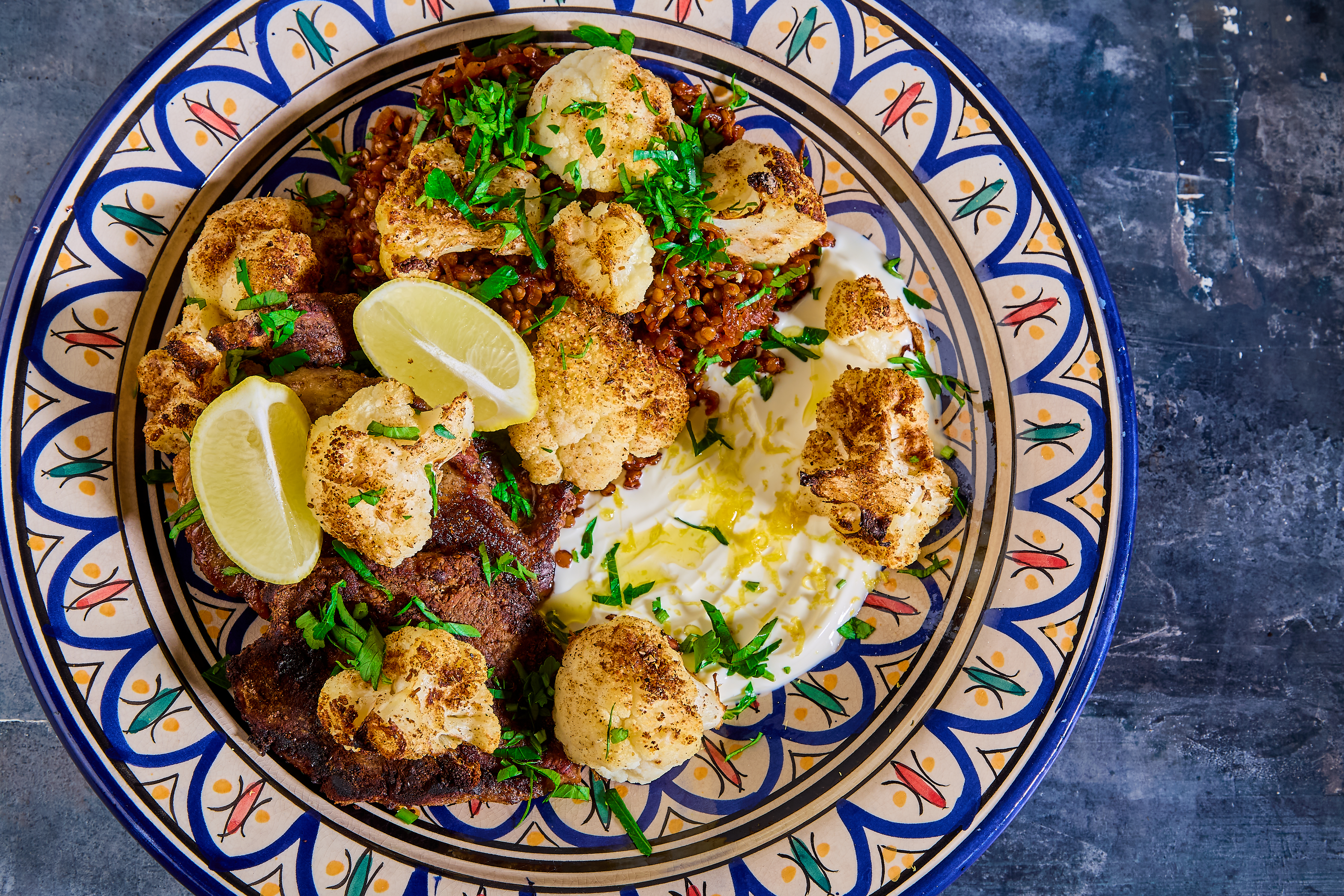 Ras el hanout-koteletter med linser og blomkål