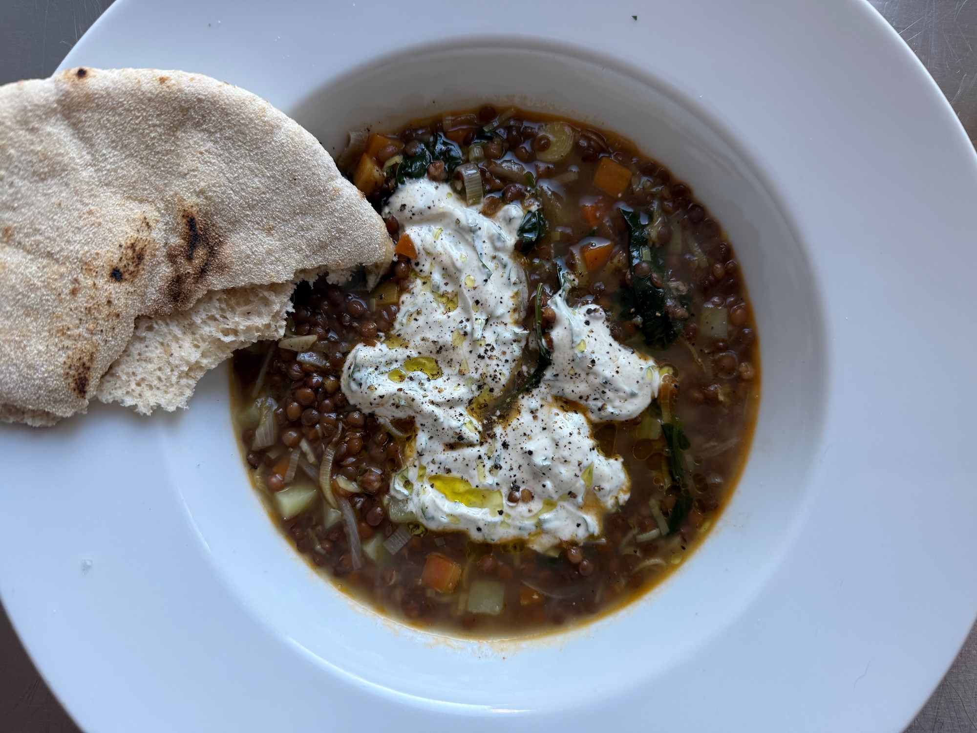 Linsesuppe og myntedip