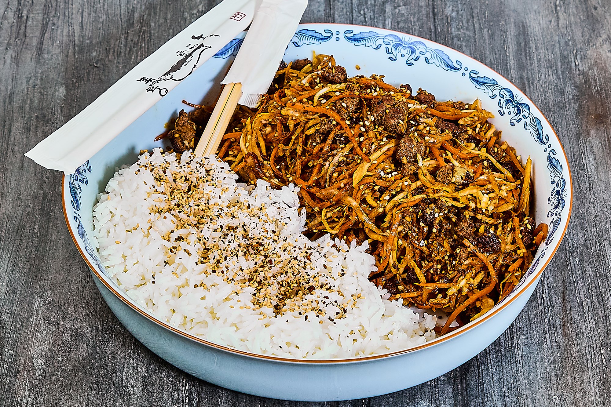 Koreansk Bulgogi på gris med ristet sesam og spidskål