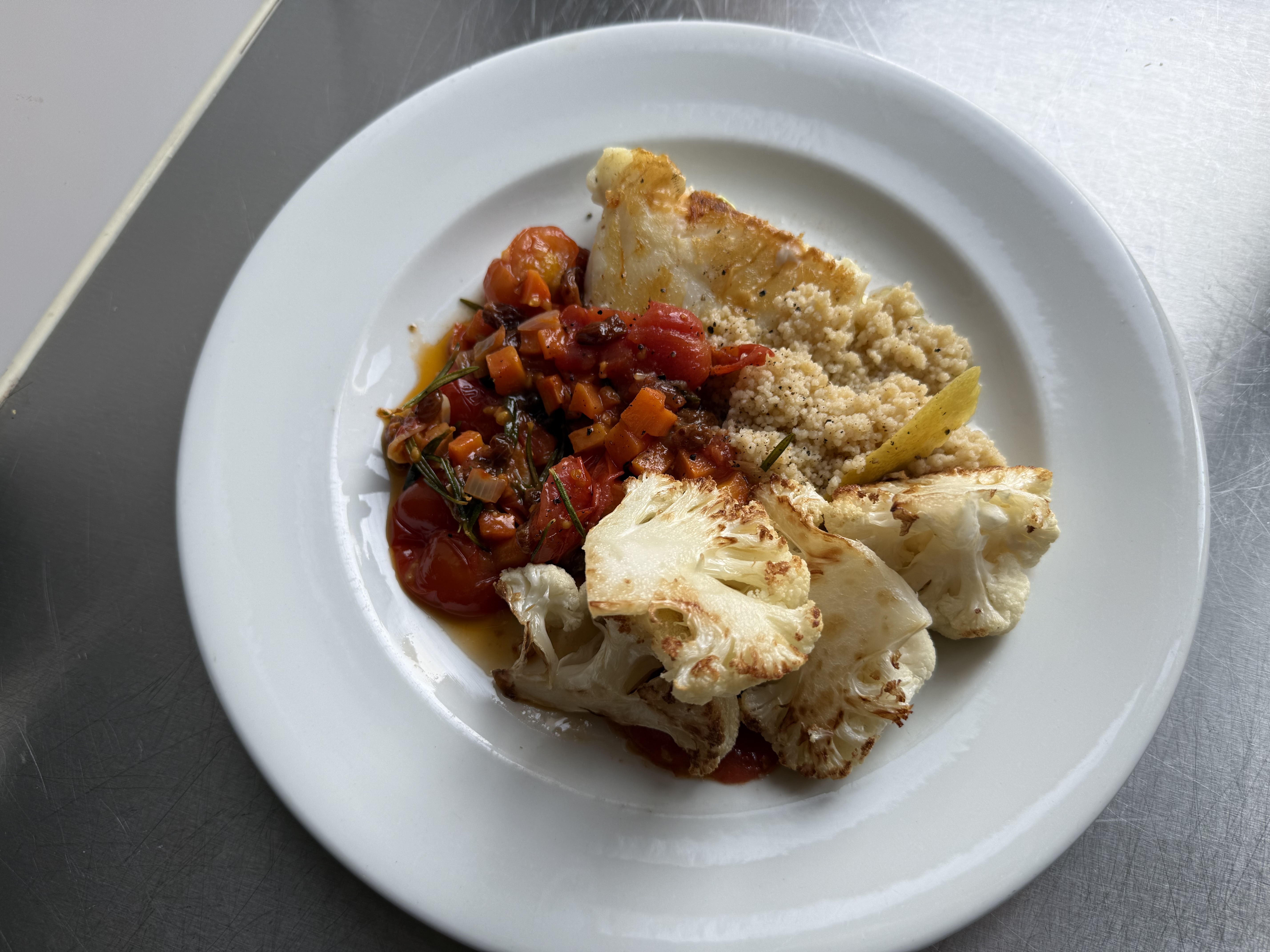 Stegt lange med blomkål og couscous