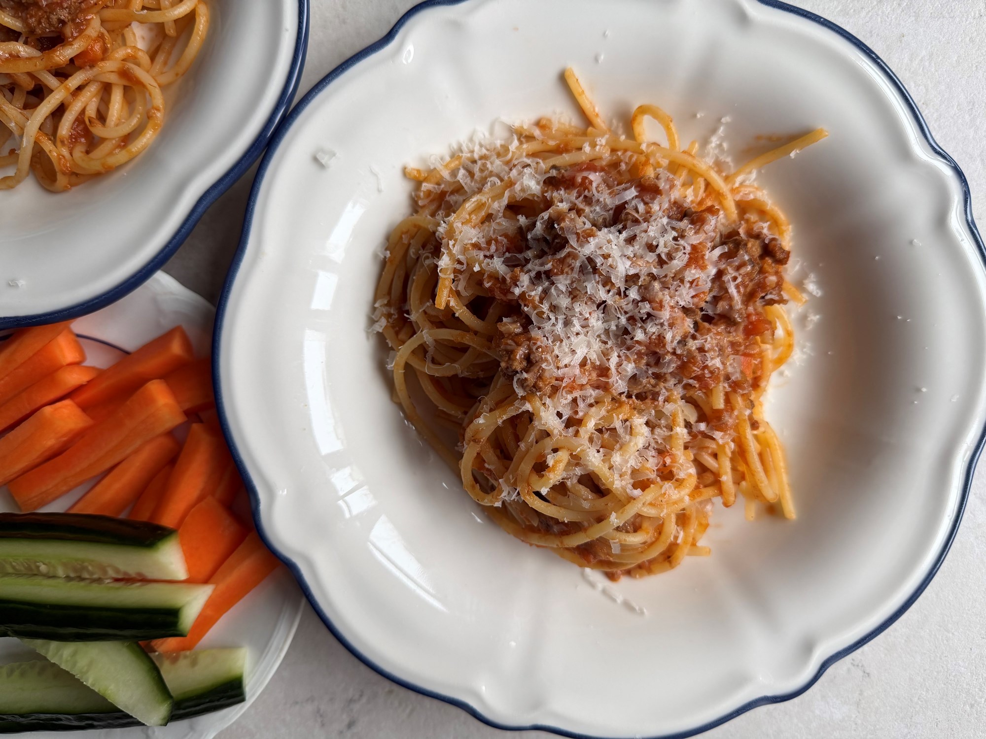 HEAT Pasta bolognese med parmesan og snackgrønt