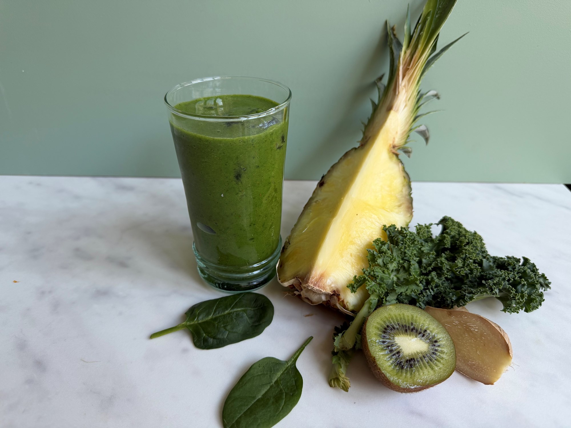 Green Piña power  - Ananas, kiwi, grønkål, spinat