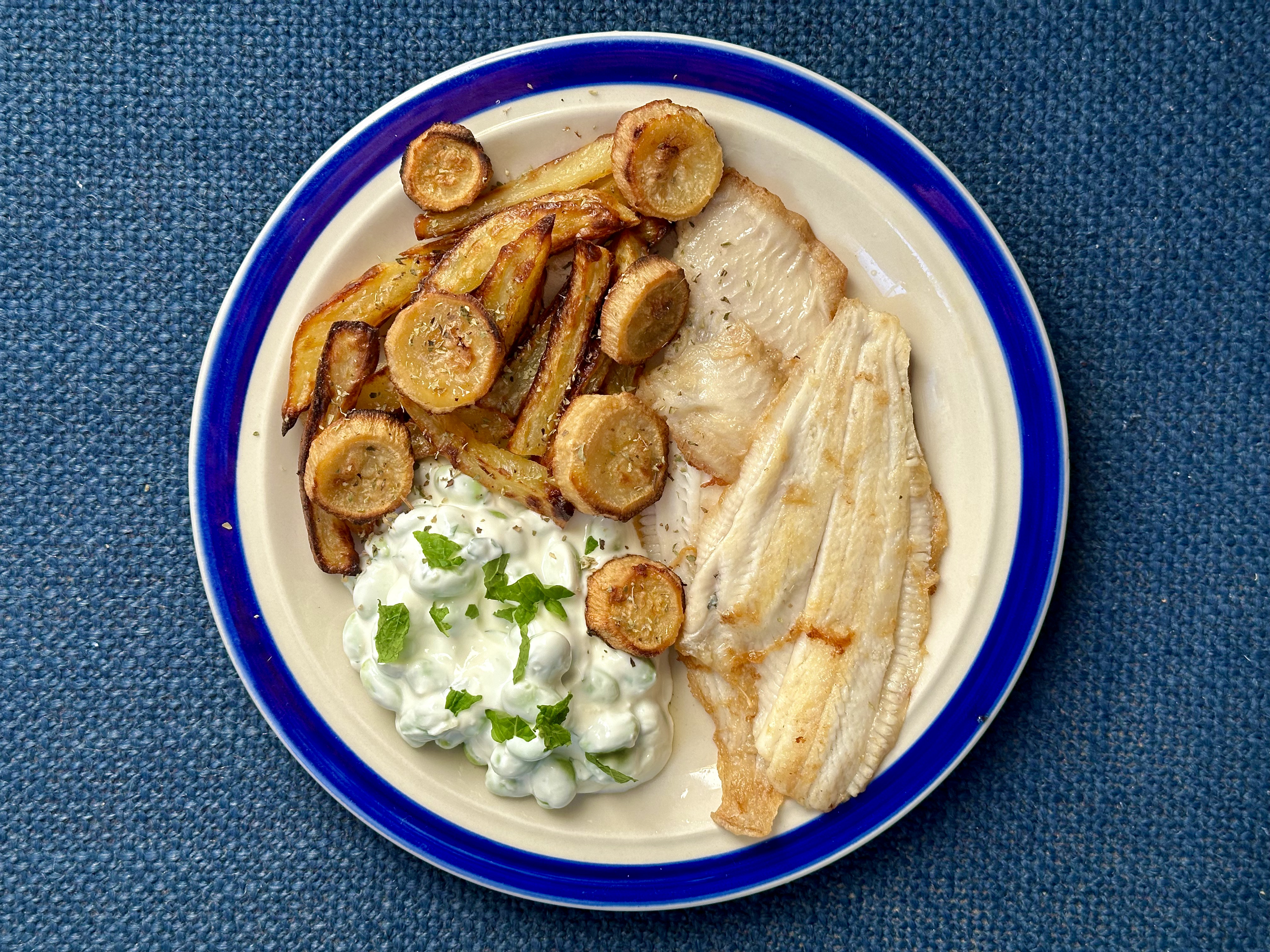 Pandestegt rødspætte/skærising med mynteedamame og yoghurt