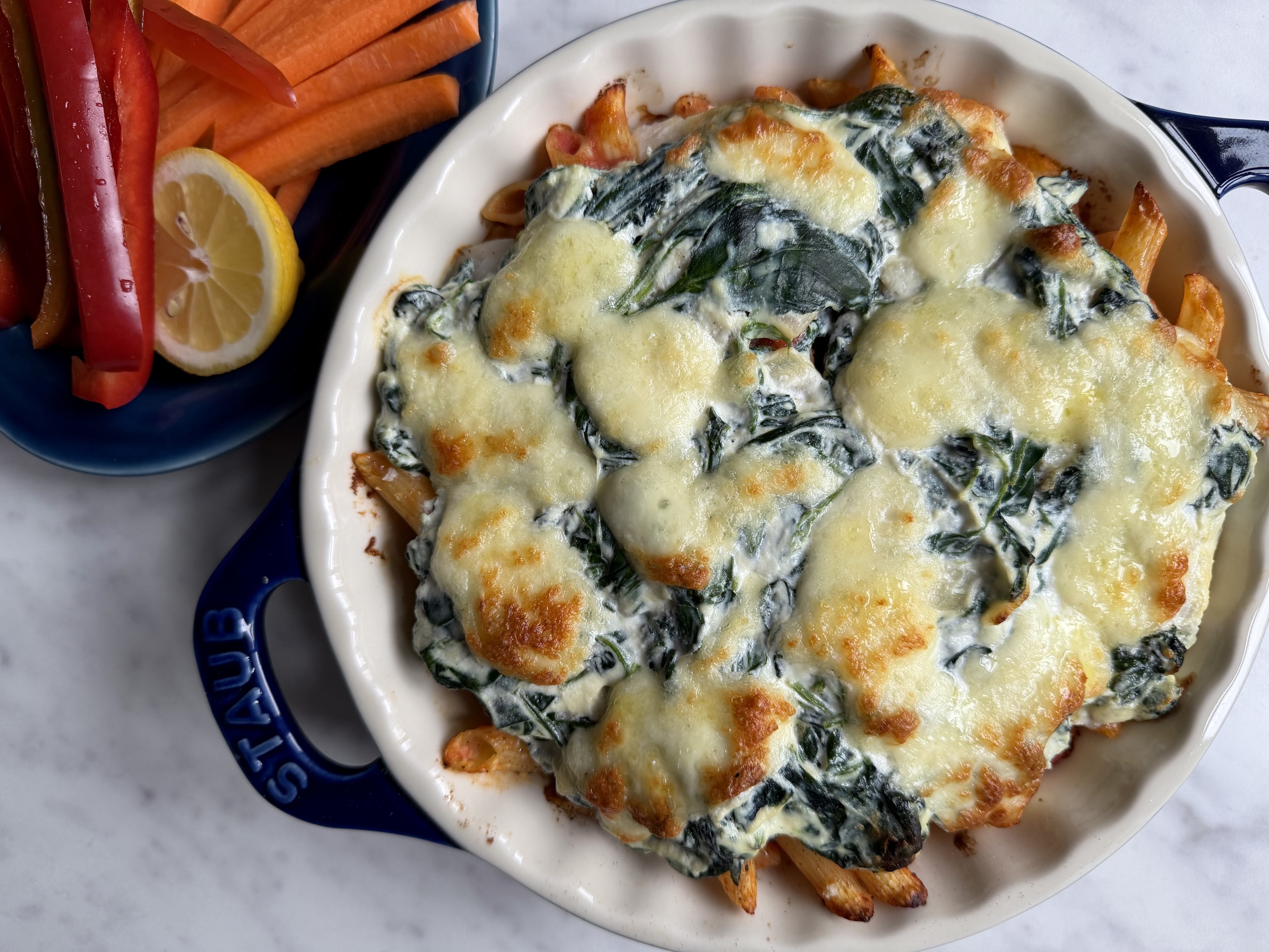 Bagt pasta i tomatsauce og ricottacreme med kulmule/lange