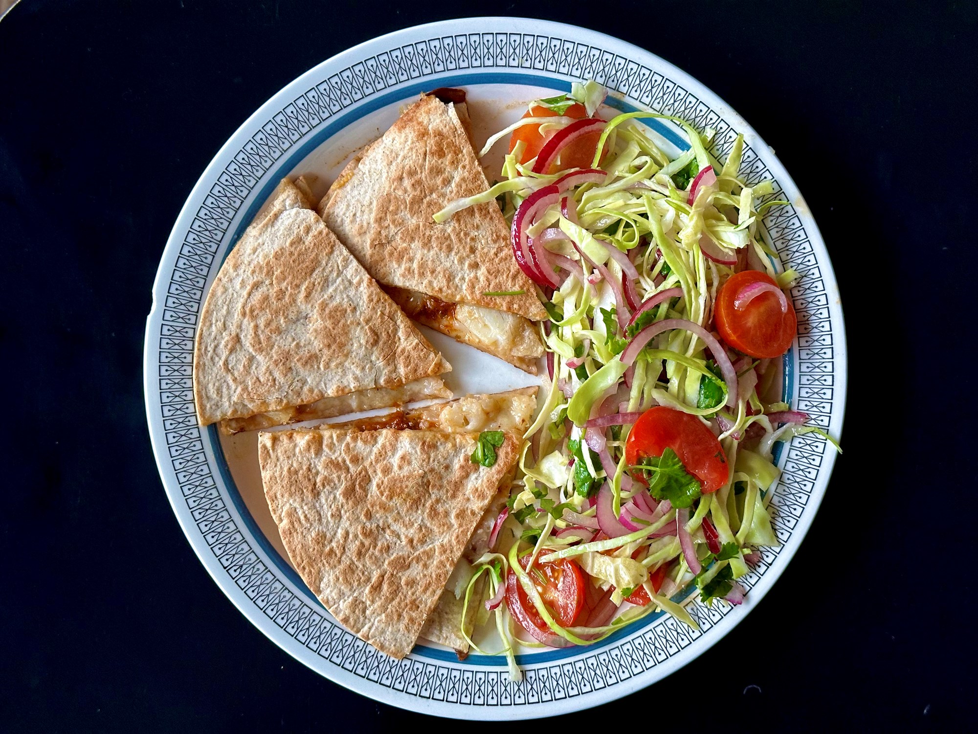 Quesadillas med chili sej og mozzarella og en frisk salat