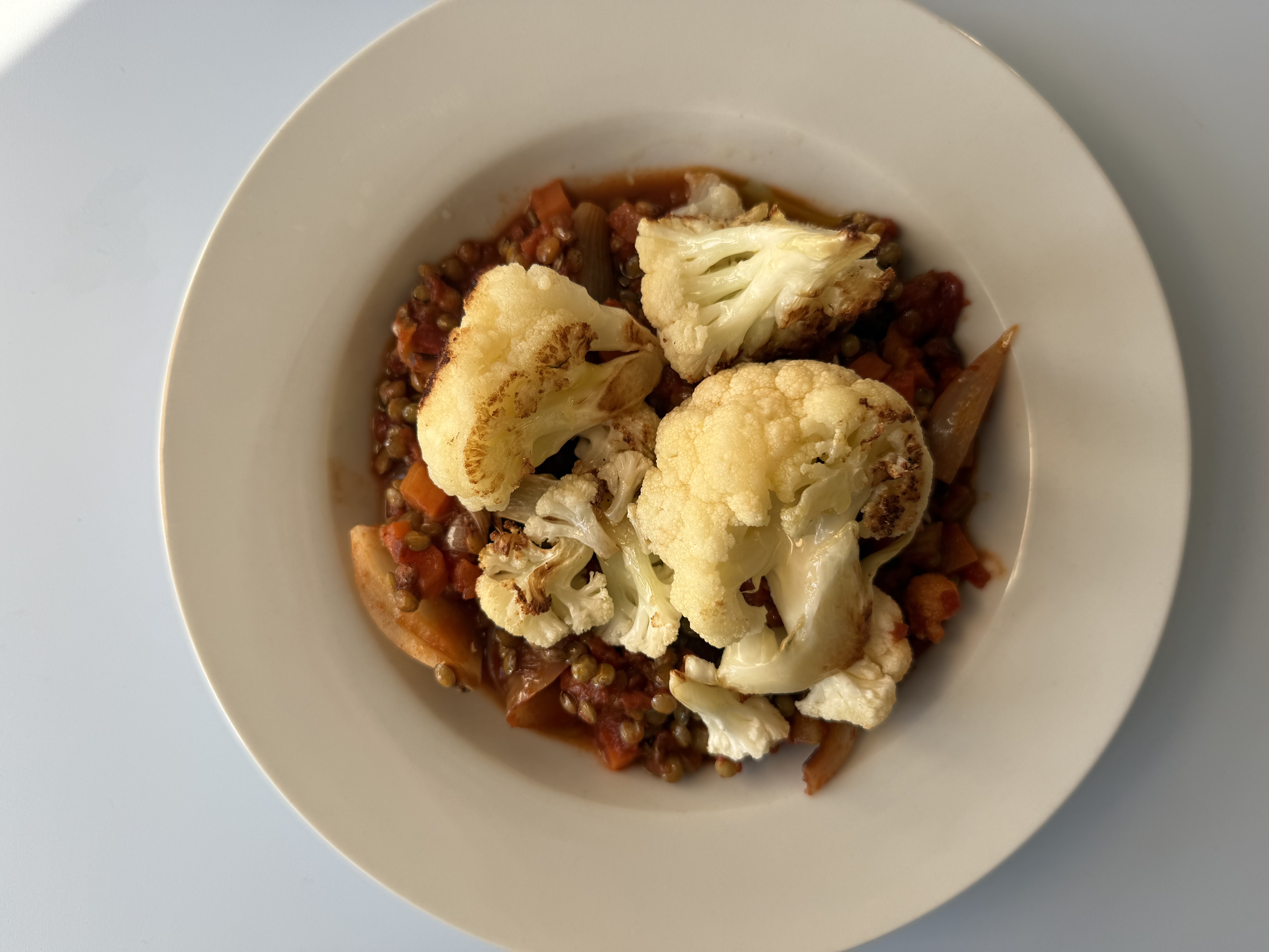 Stegt blomkål og tomatsauce