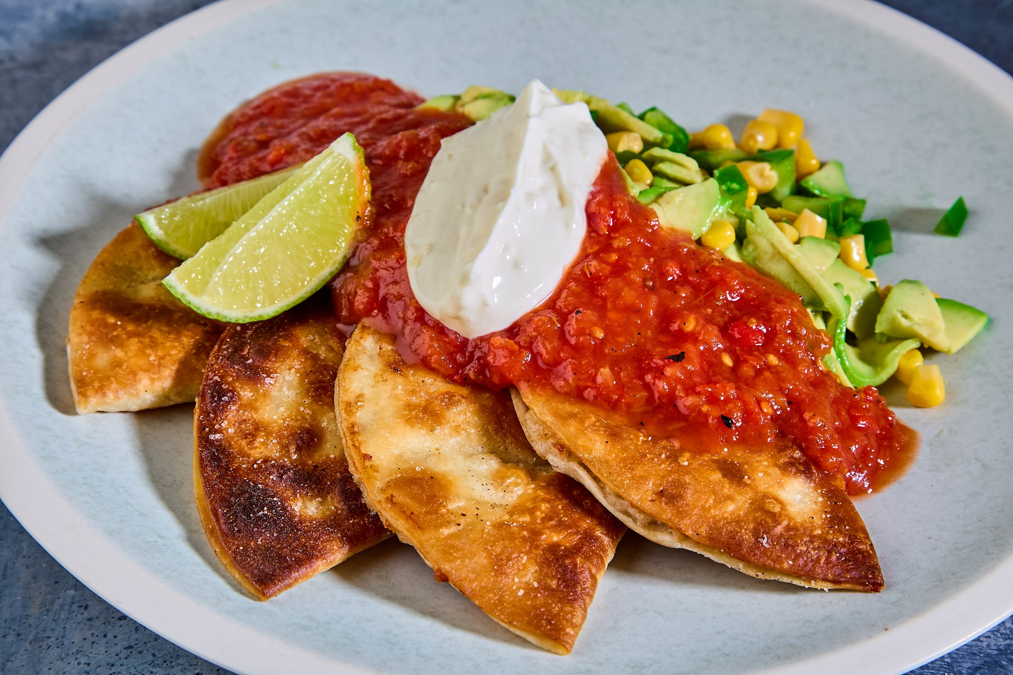 Sprøde quesadillas med salsa roja