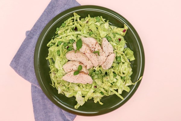 Green ærte-goddess salat med kylling