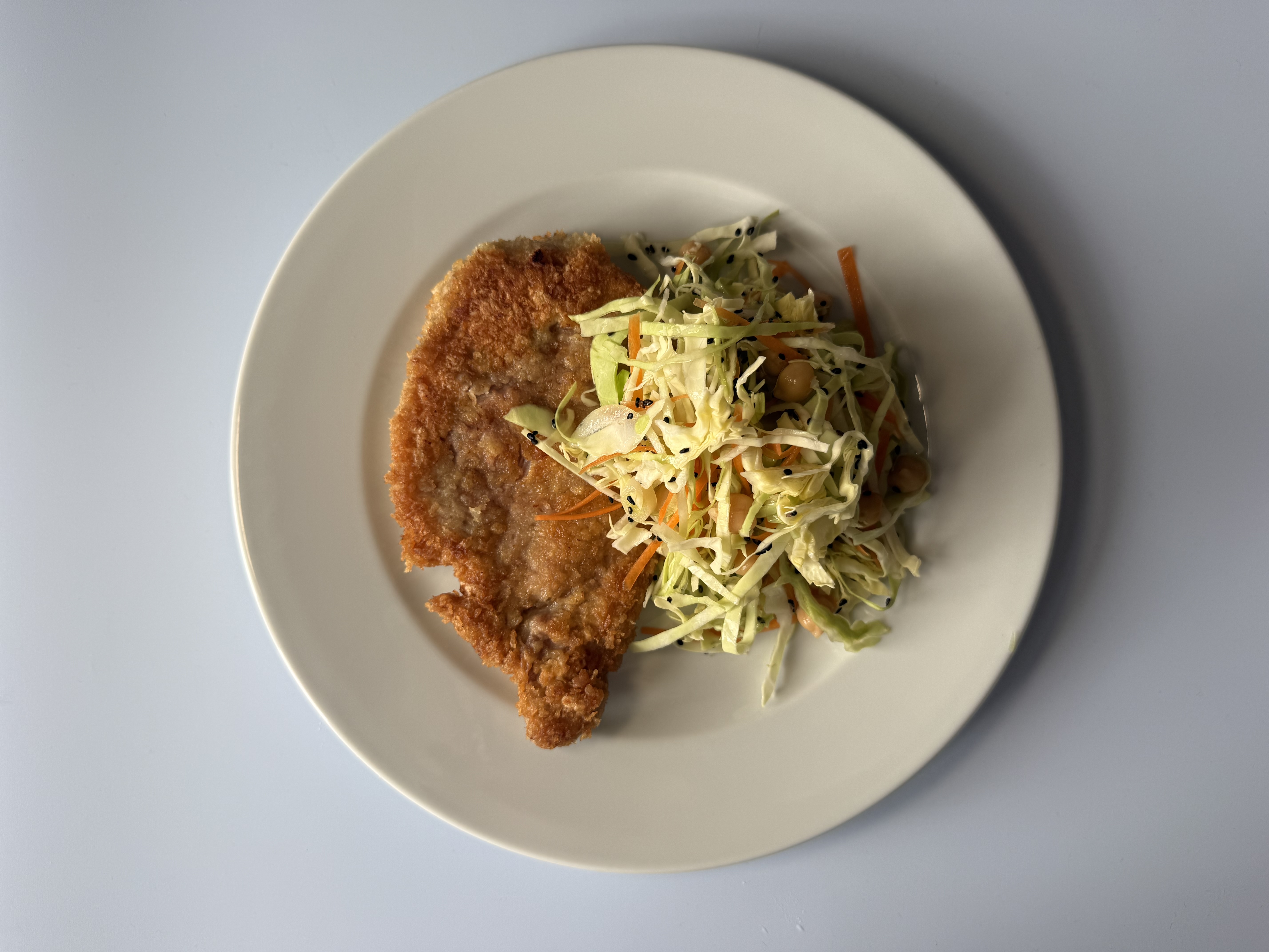 Schnitzel med hvidkålsslaw