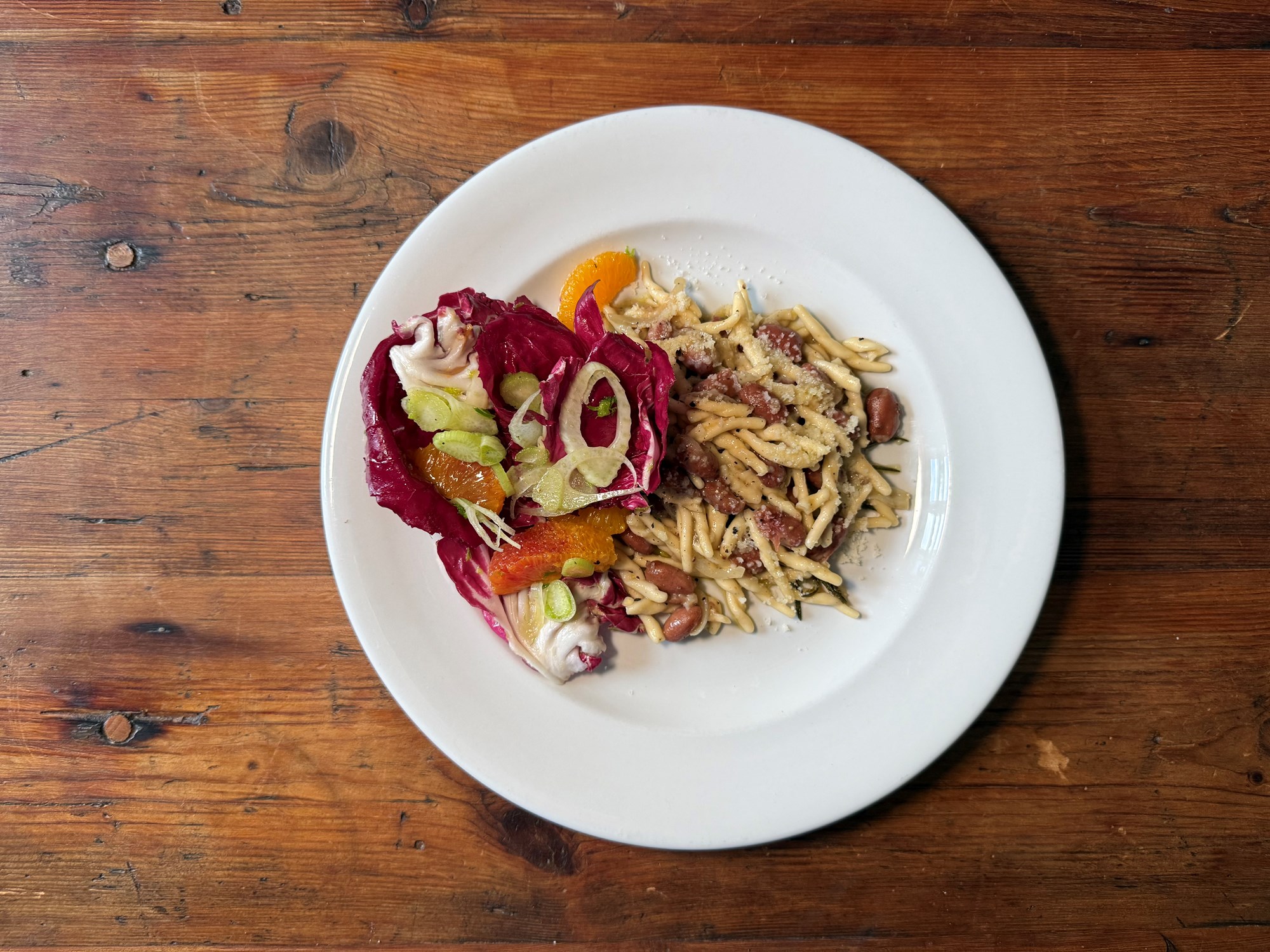 Trofie med radicchio og bønner