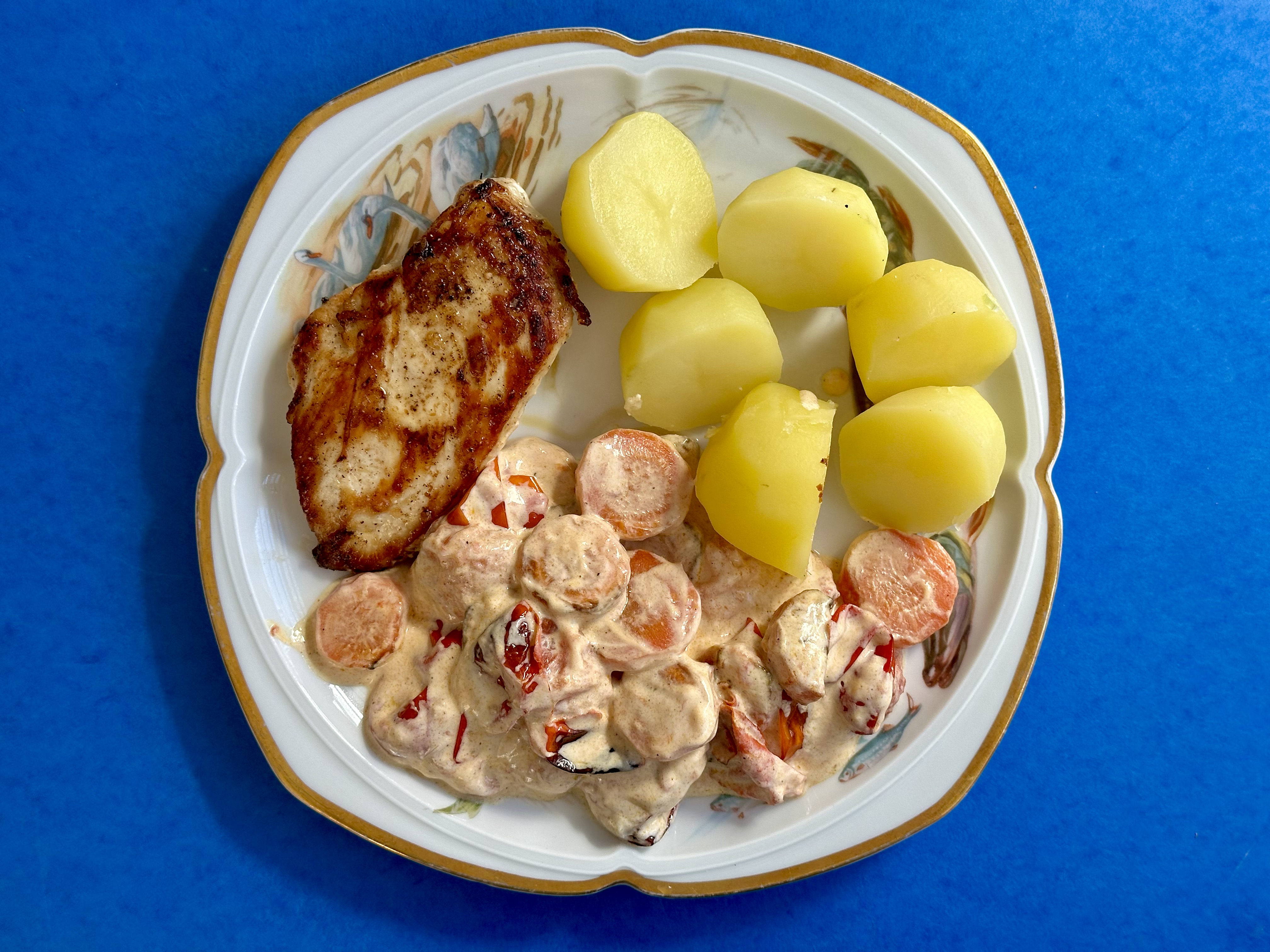 Stegt kyllingebryst med grillet gulerodstzatziki