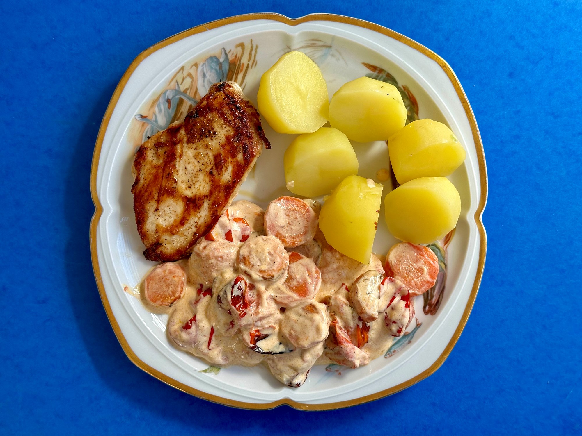 Stegt kyllingebryst med grillet gulerodstzatziki