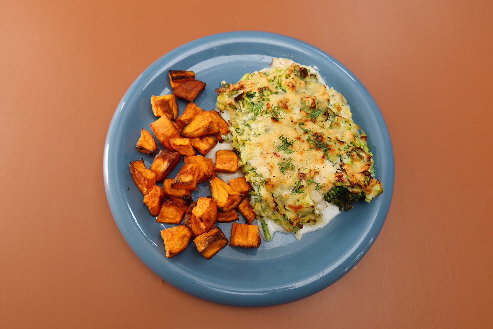 Gratineret kullerfad med grønt