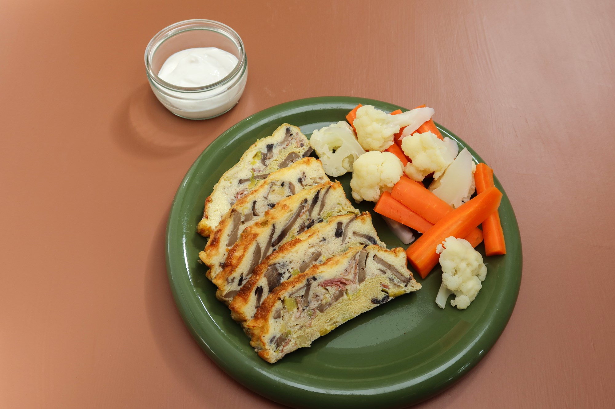 Æggekage med bacon, porre og svampe