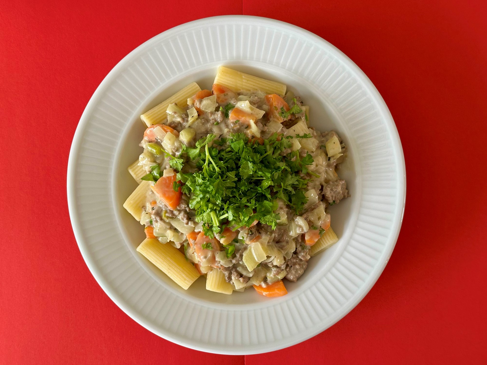 Rigatoni i hvid kødsovs med fennikel og persille