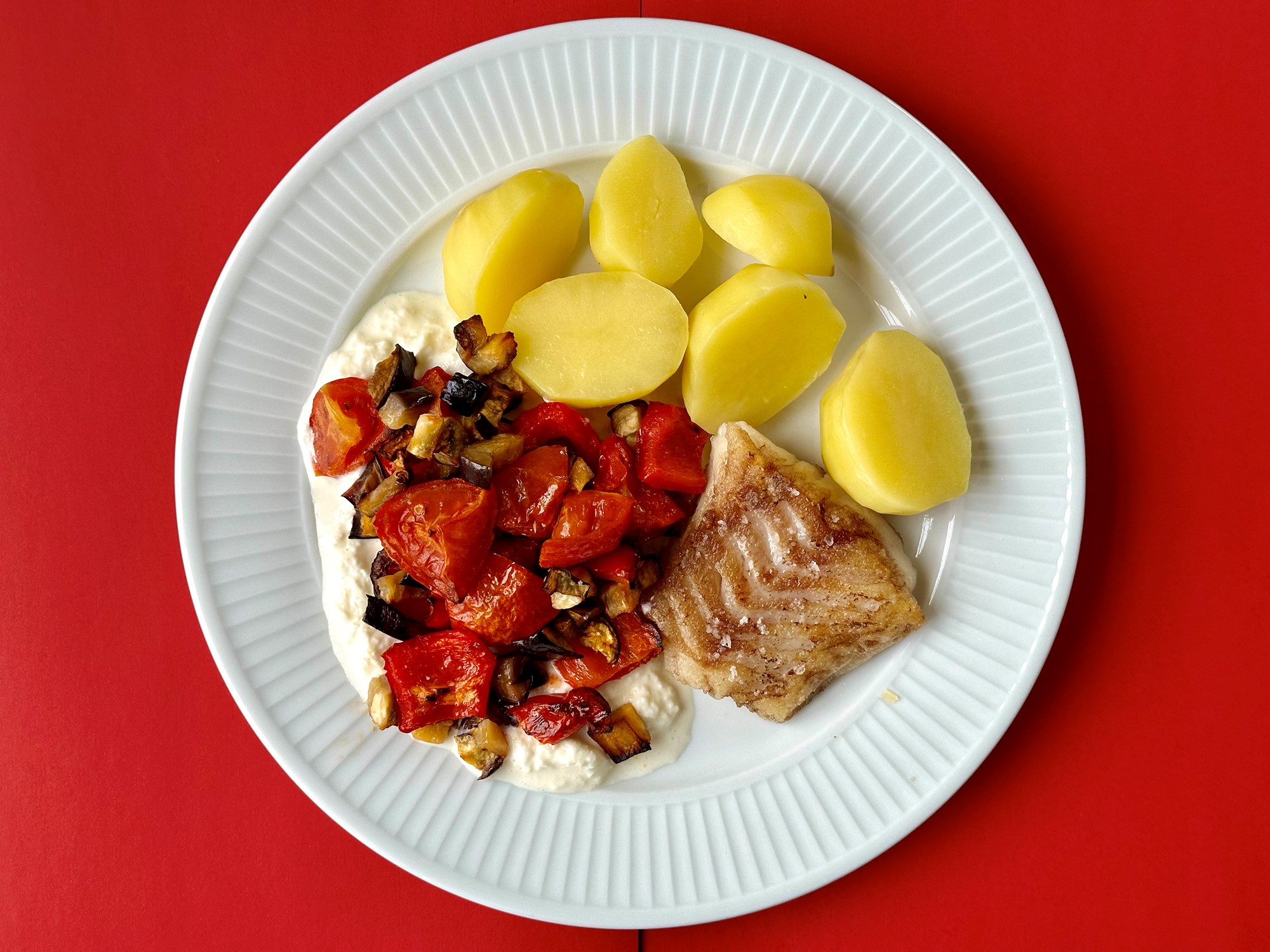Stegt kulmule med grillede grøntsager i hjemmelavet stracciatella