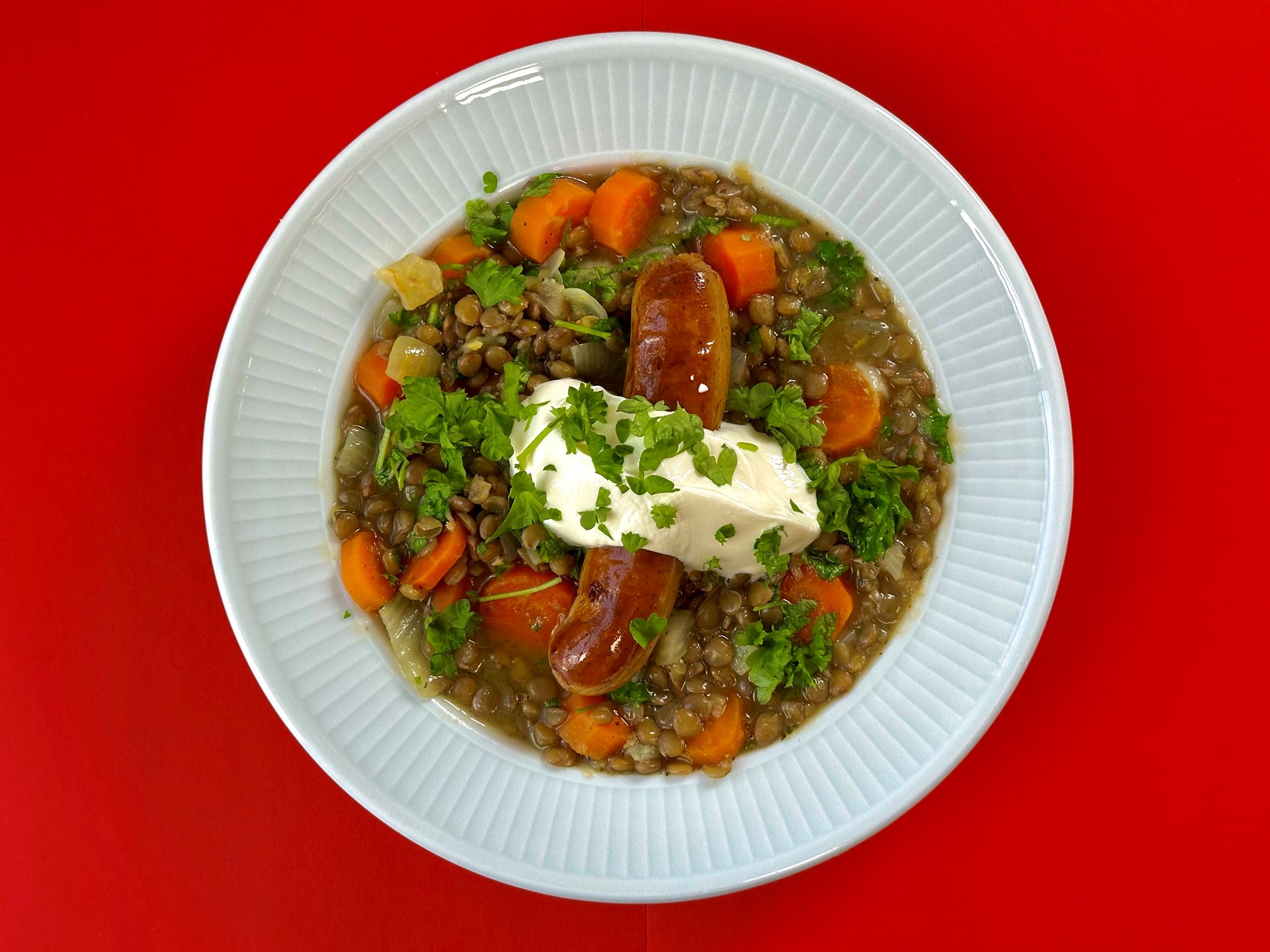 Stegte pølser i linser med fennikel og herbes de provence