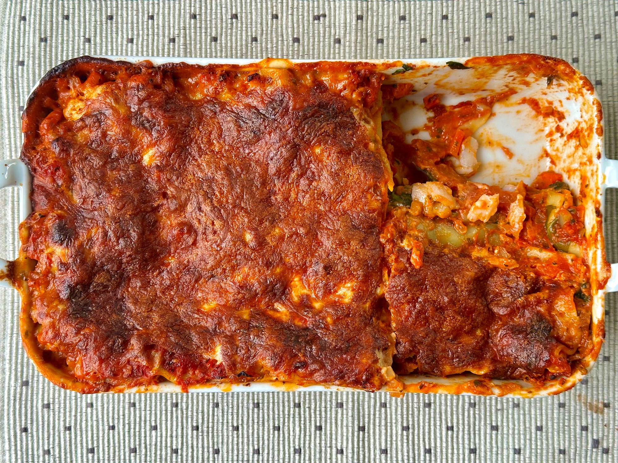 Fiskelasagne med mozzarella og spinat