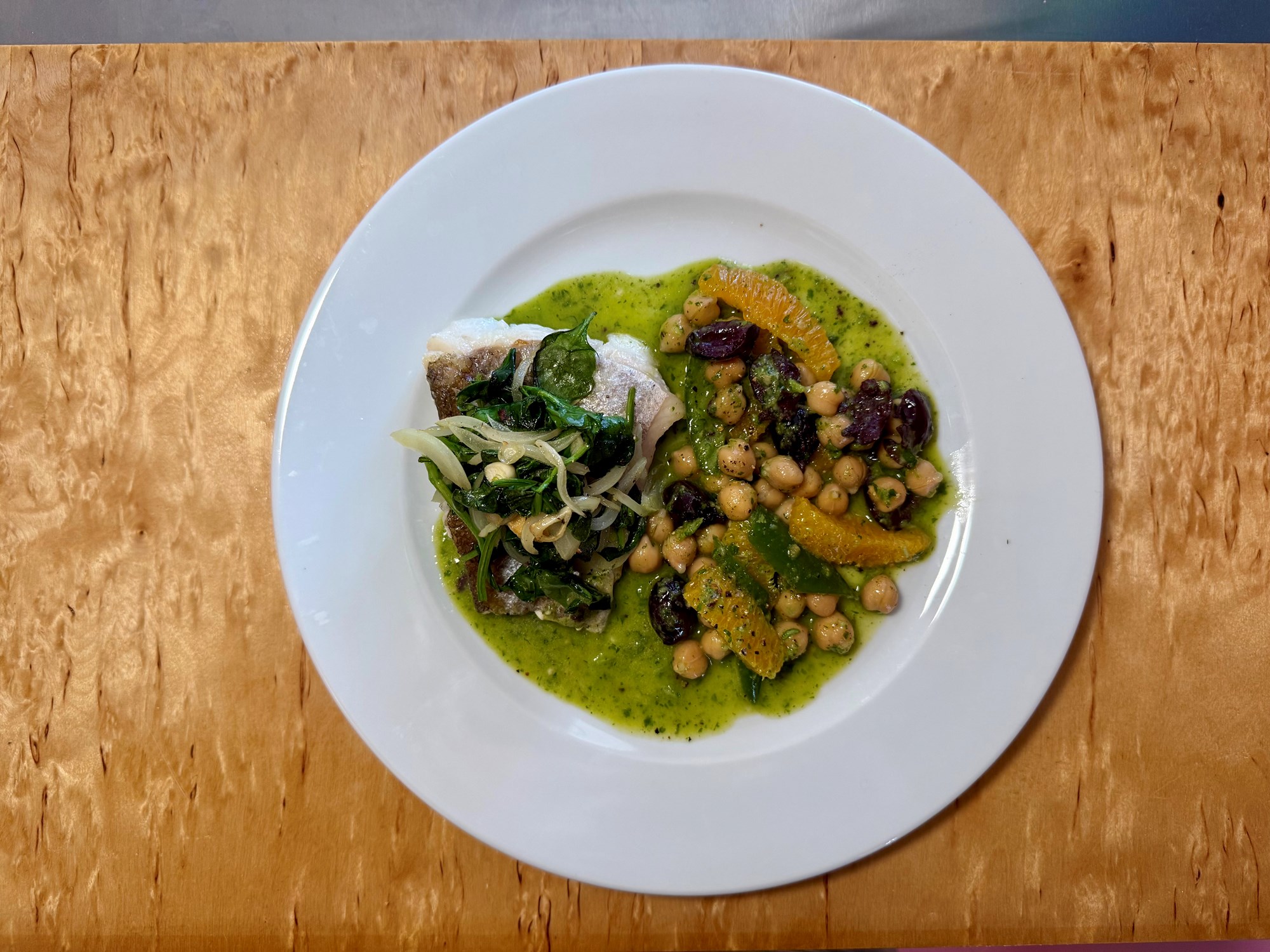 Kulmulefilet med kikærter og sauteret spinat