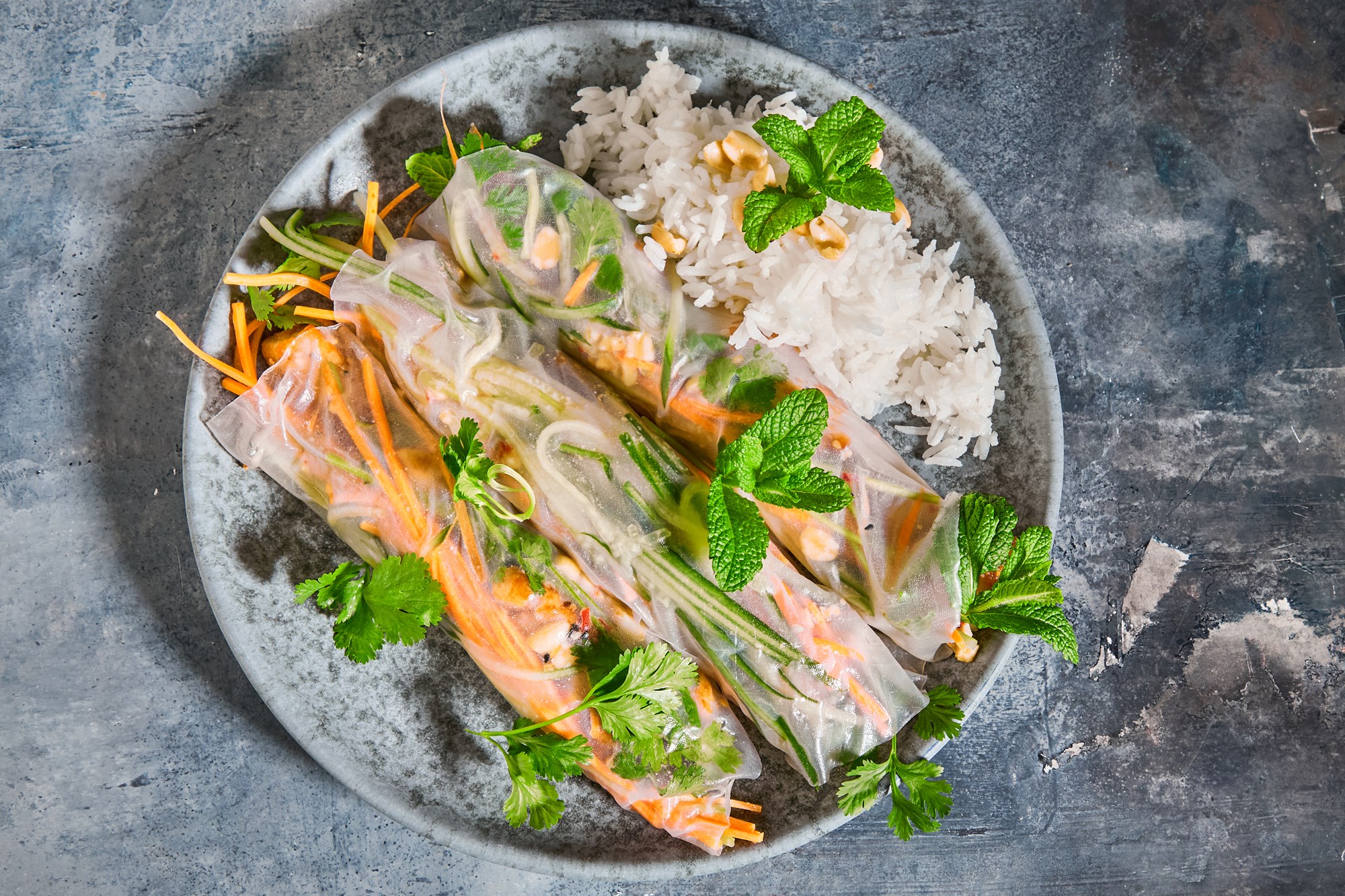 Vietnamesiske forårsruller med Nước Chấm og kuller/torsk