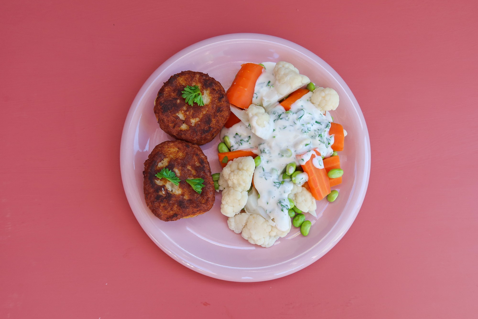 Fiskefrikadeller med persillesovs