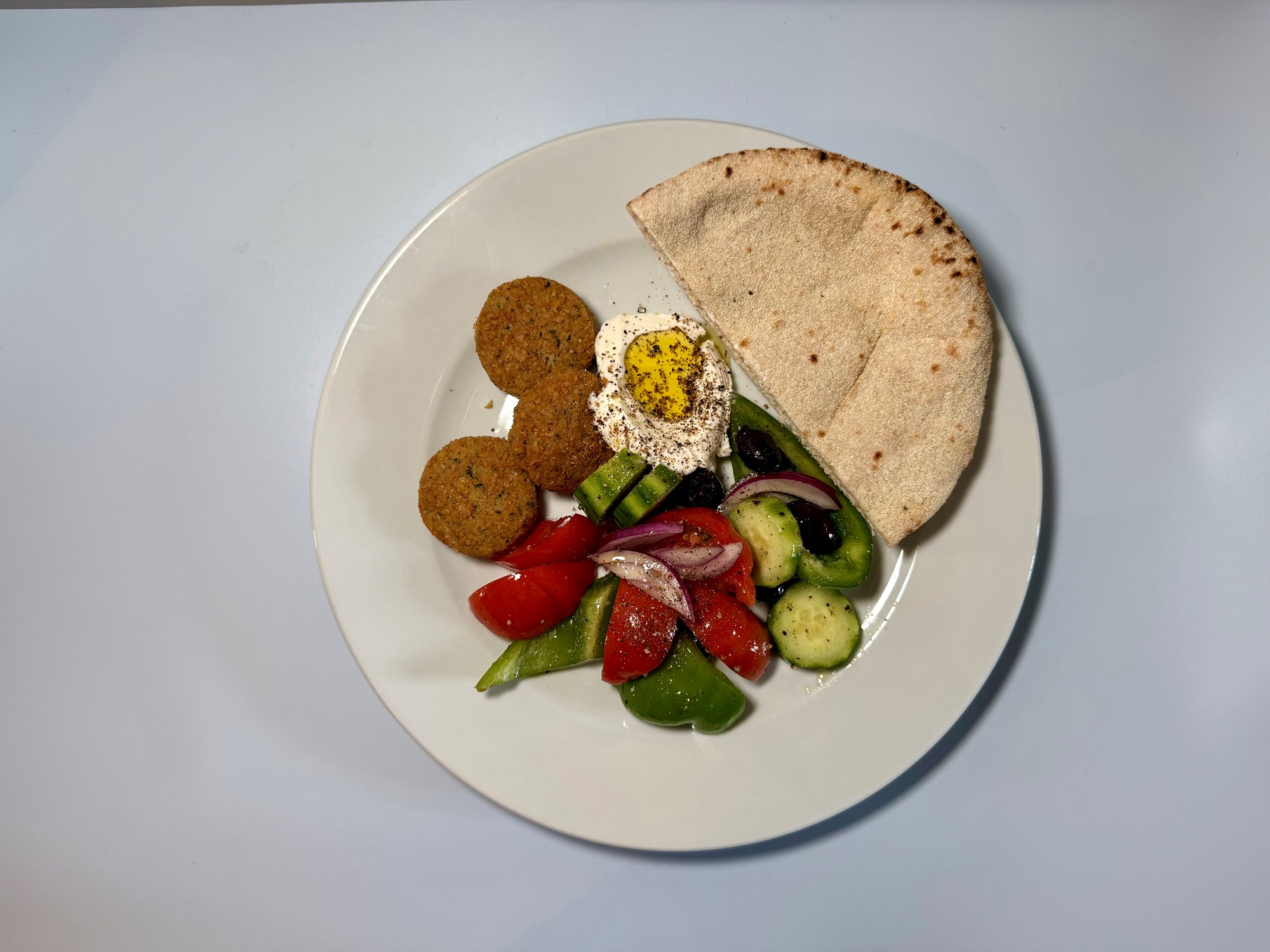 Falaffel med græsk salat