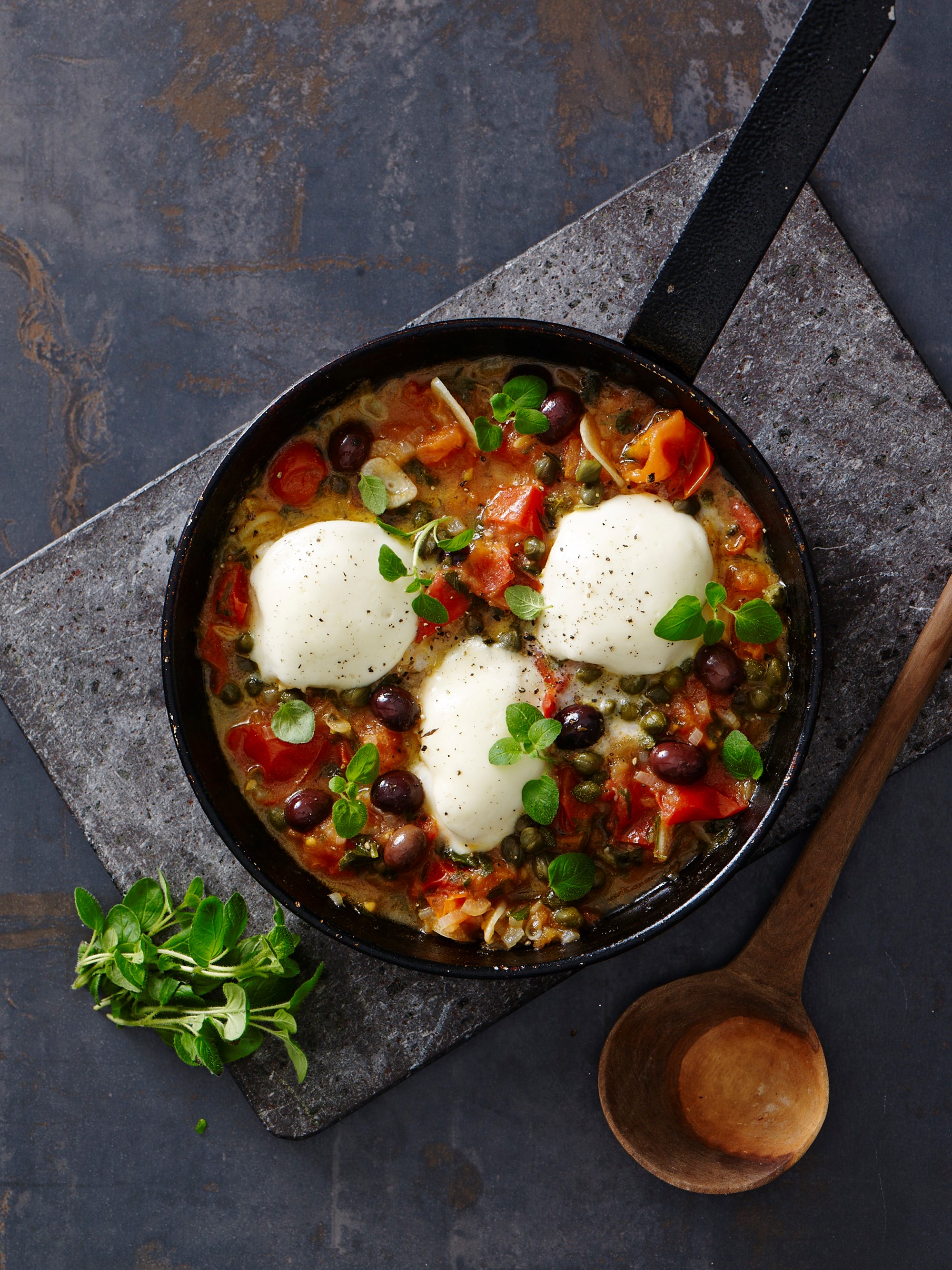 Lyssej alla pizzaiola med oliven, kapers & fregola - Opskrift fra ...