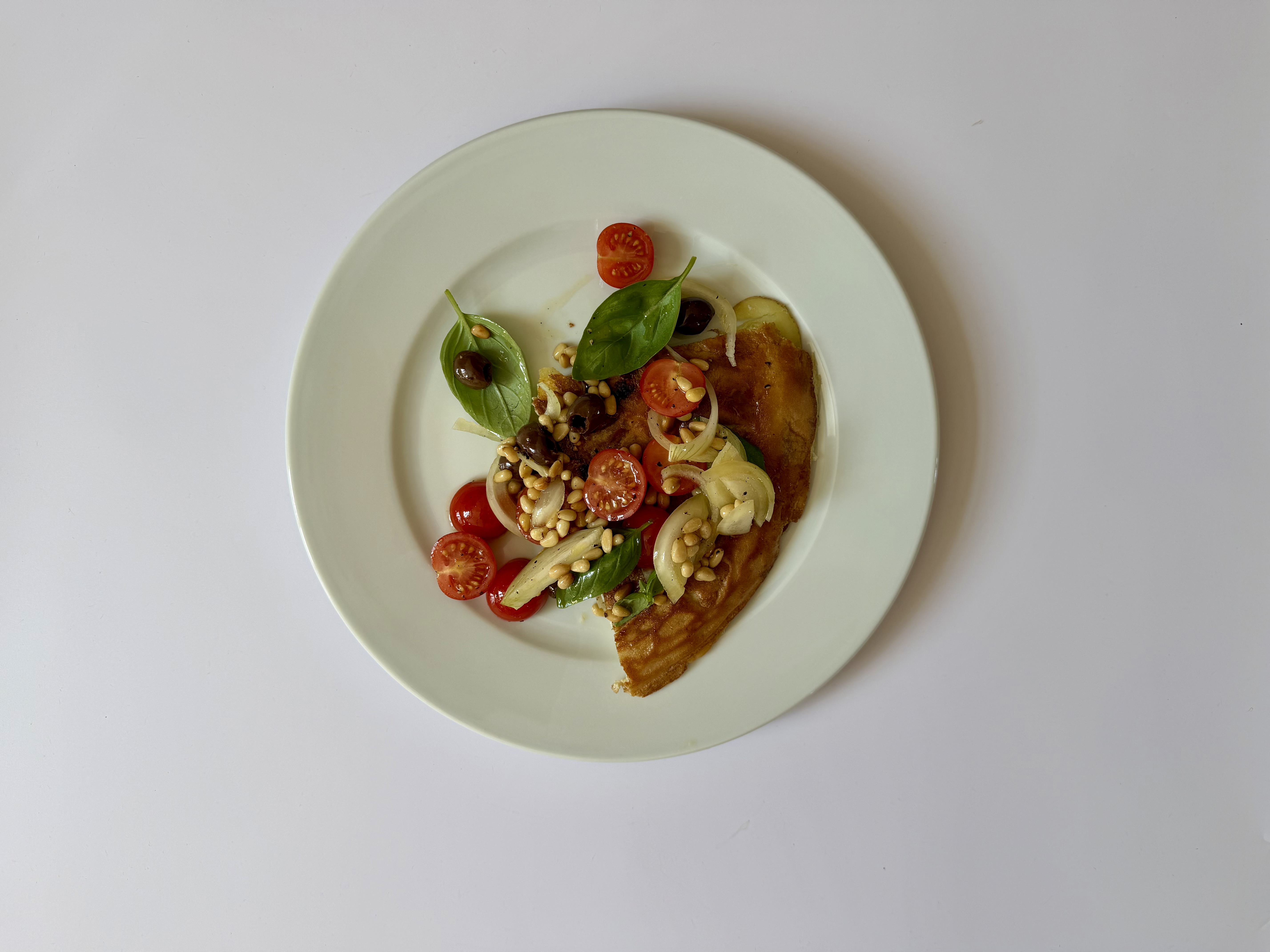 Tortilla med tomatsalat