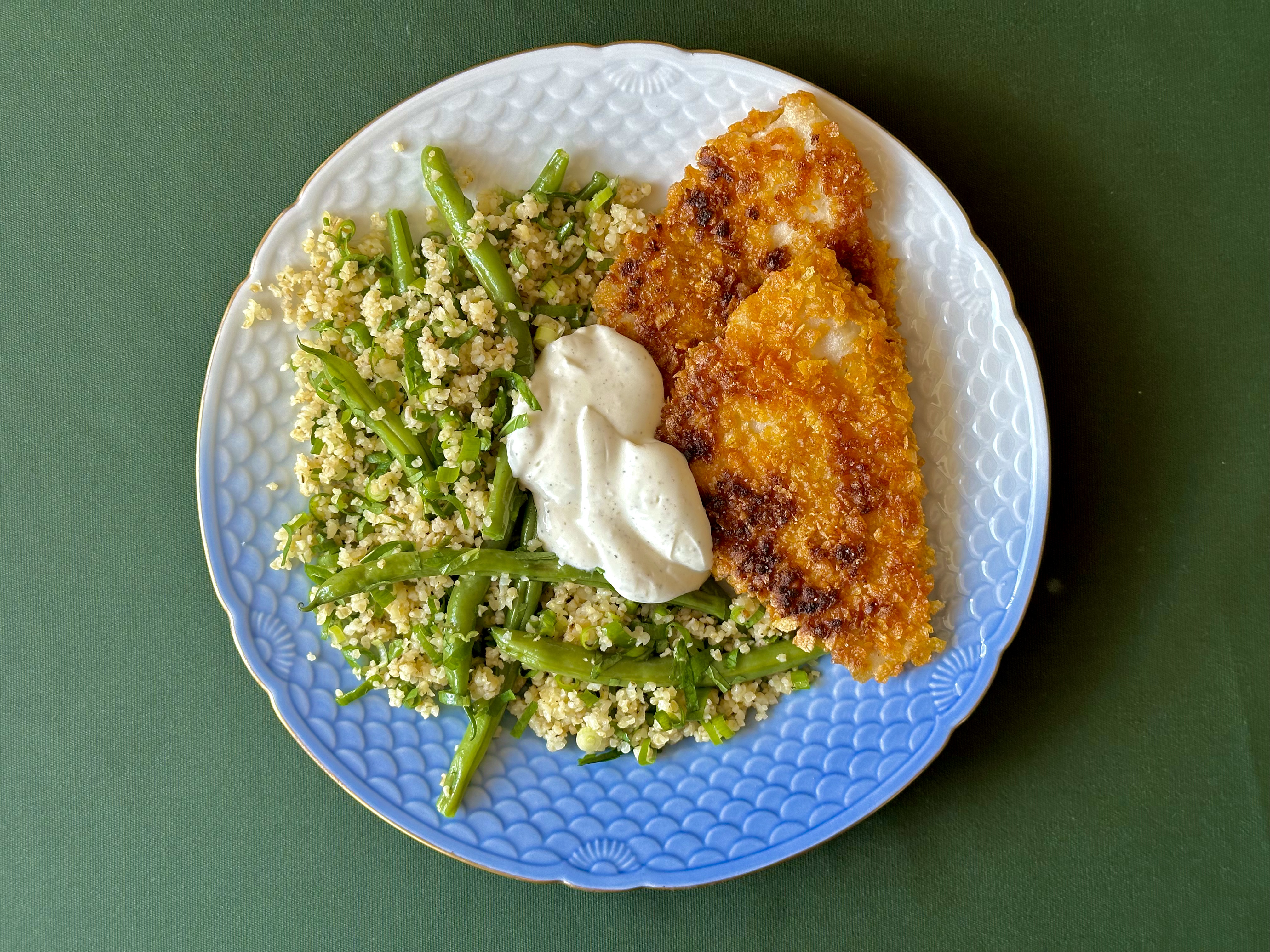 Smørstegte rødspætter med grønne bønner og bulgur