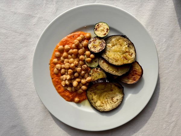 Stegte grøntsager og muhammara