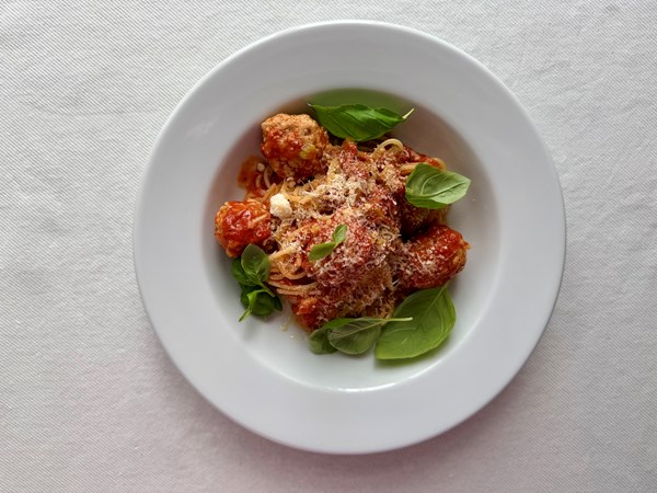 Spaghetti med mini kødboller