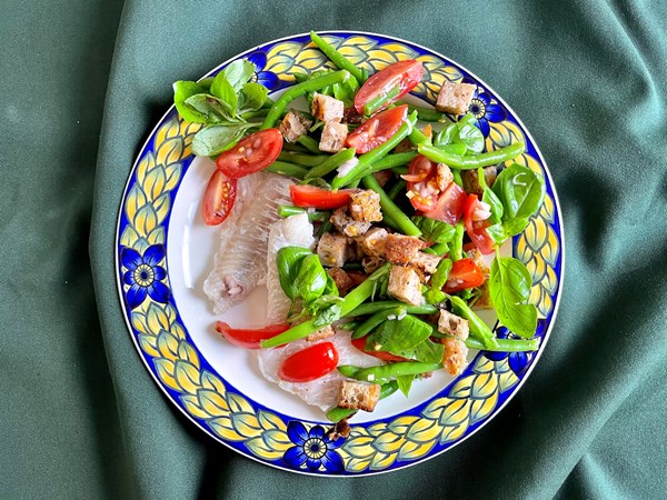 Dampet kuller med panzanellasalat og grønne bønner