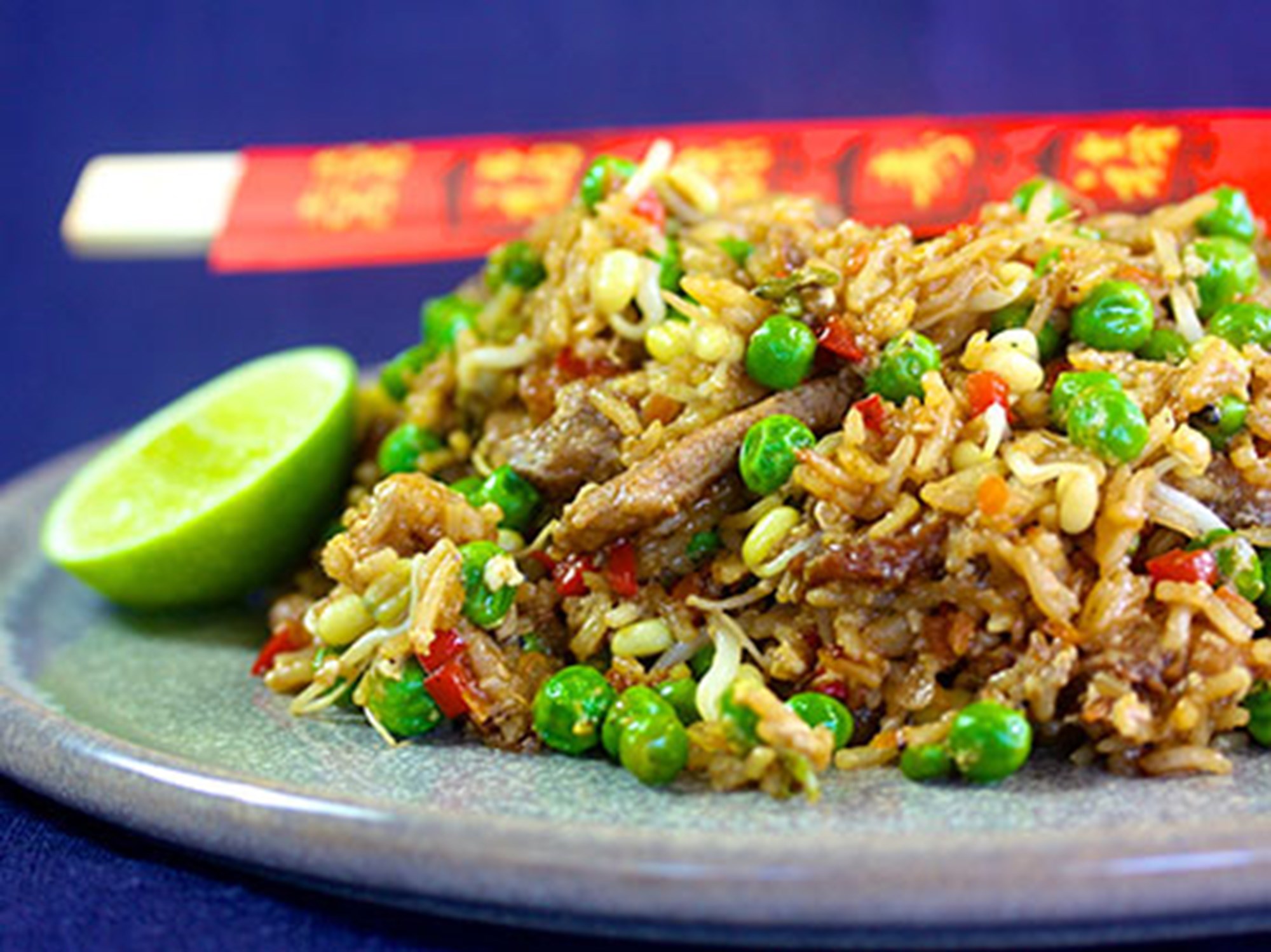 Stegte ris ”Tikka” med svinekød, og grøntsager