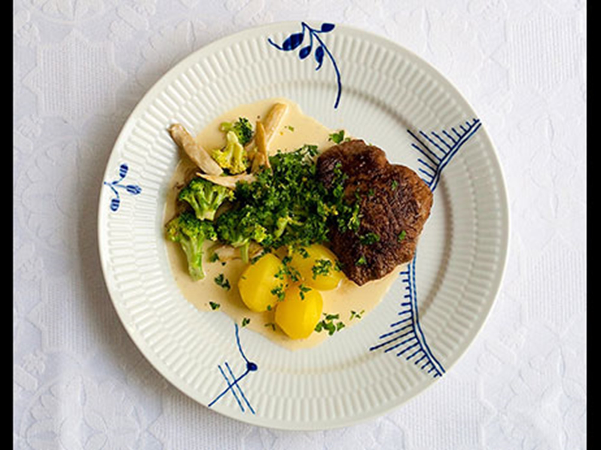 Oksesteak med østershatte og broccoli