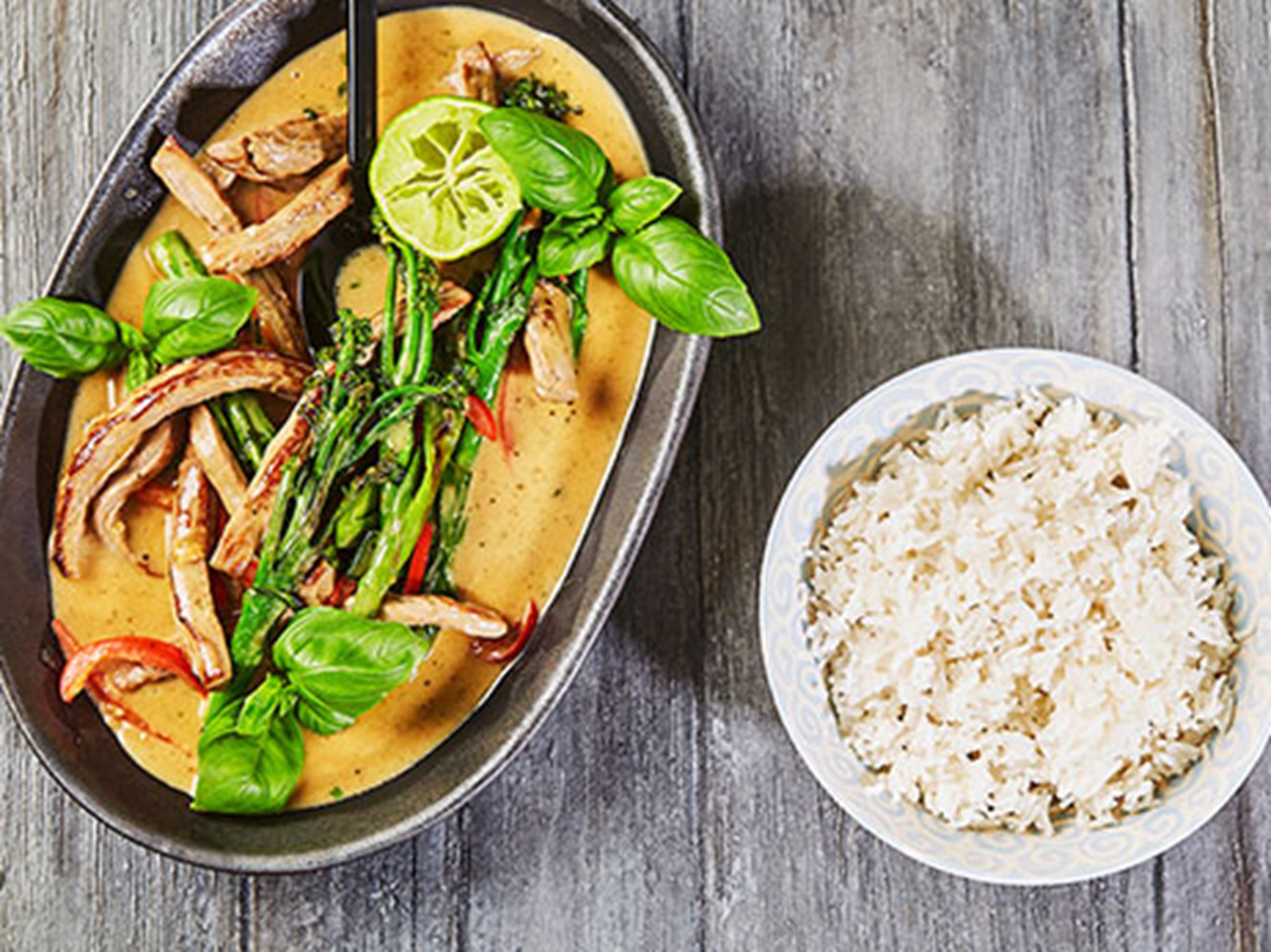 Thai panang curry med oksekød, broccoli og peberfrugt