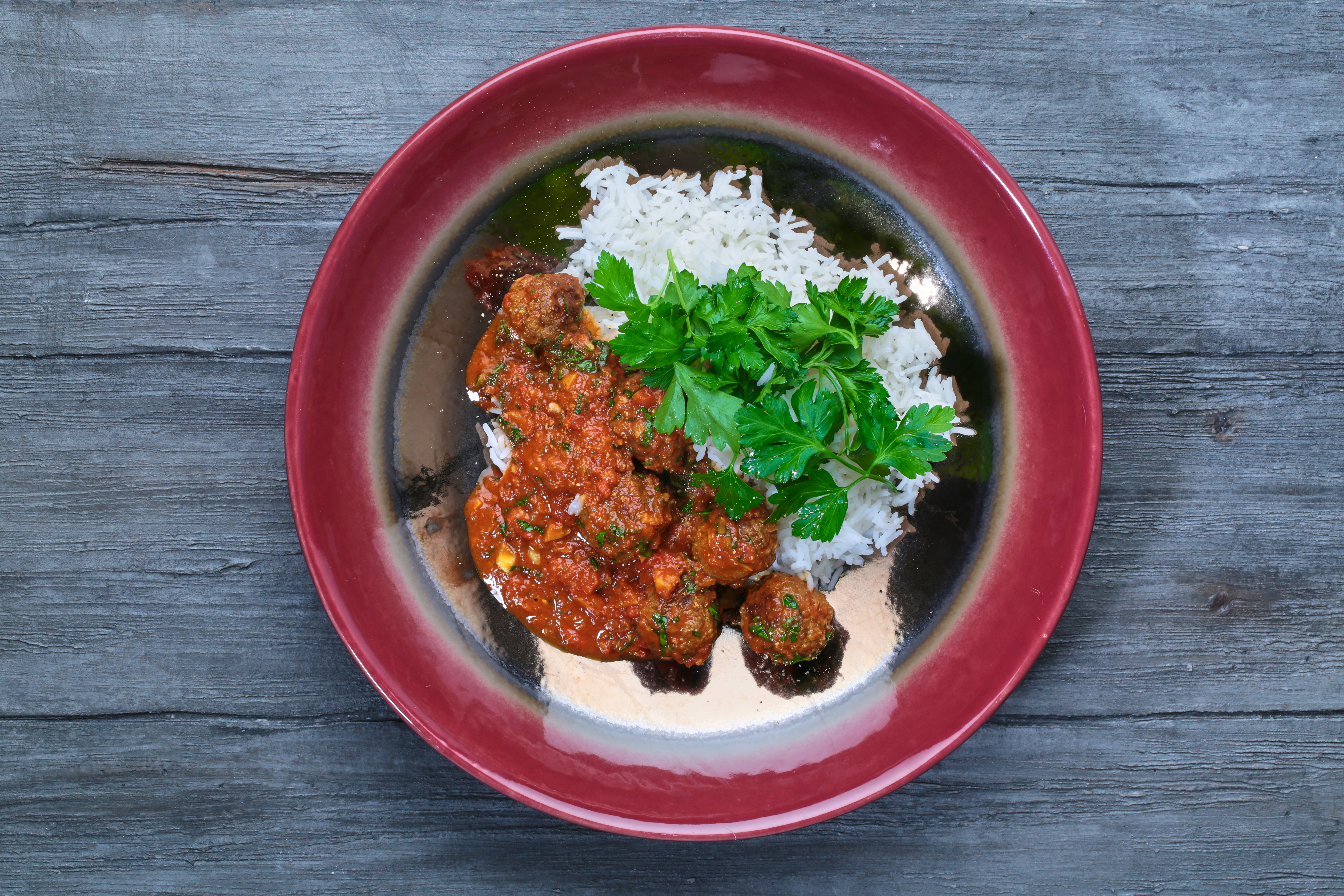 Spanske Albondigas kødboller med chorizo i tomatsauce