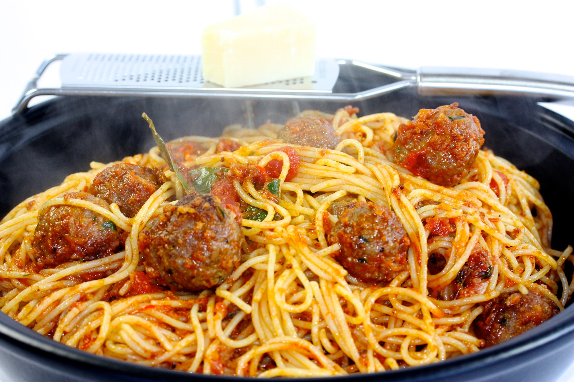 Italienske kødboller med spaghetti og fennikelsalat