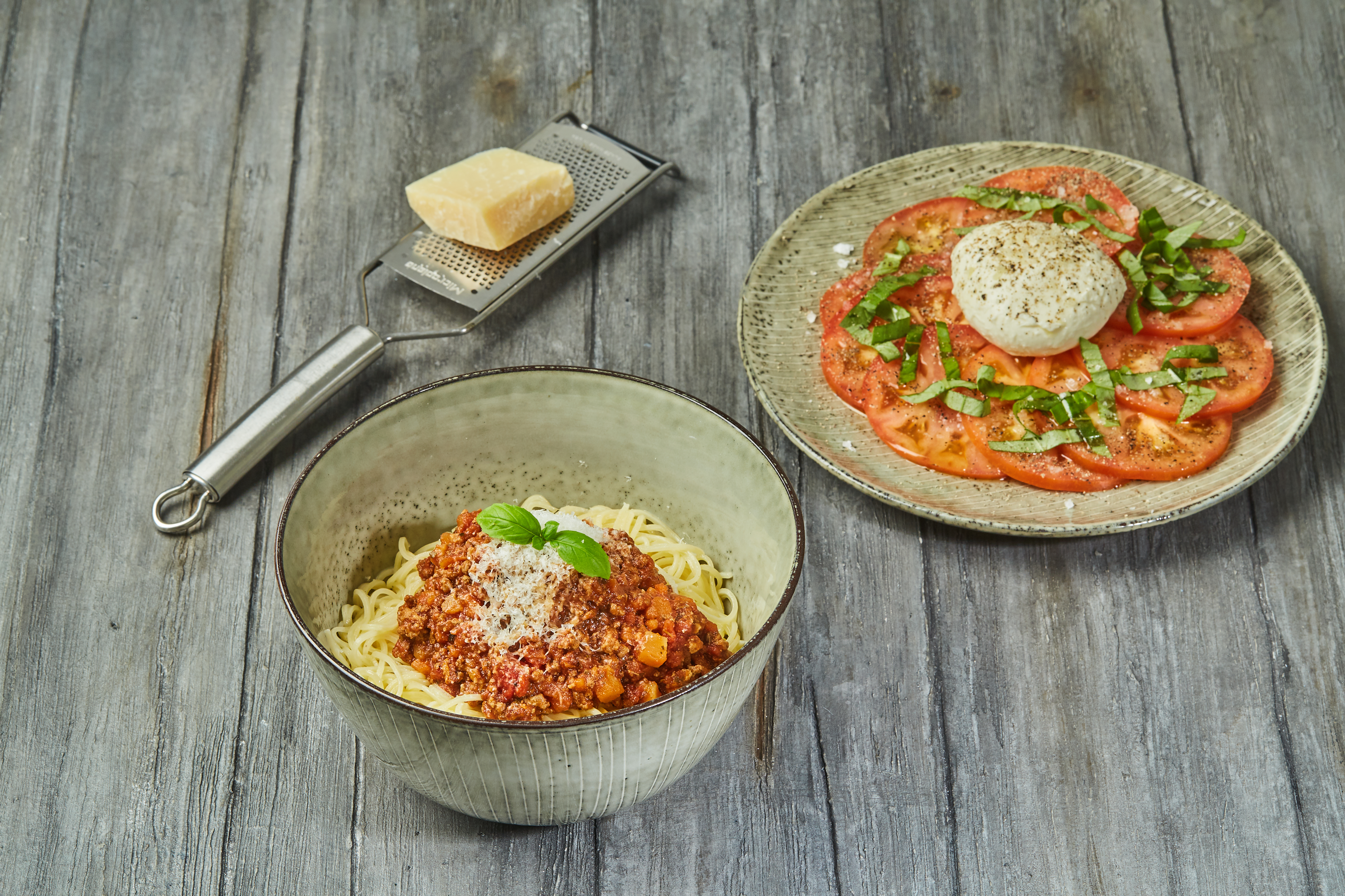 Heat: Ragù bolognese med spaghetti, mozzarella & basilikum