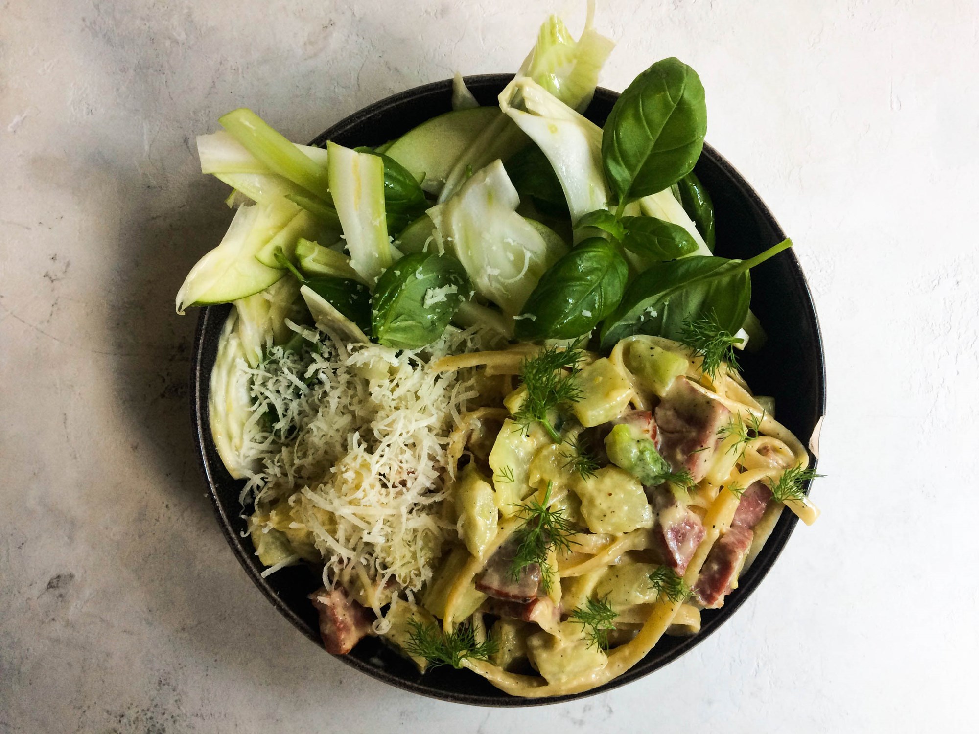 Pasta Carbonara med fennikel/æble salat