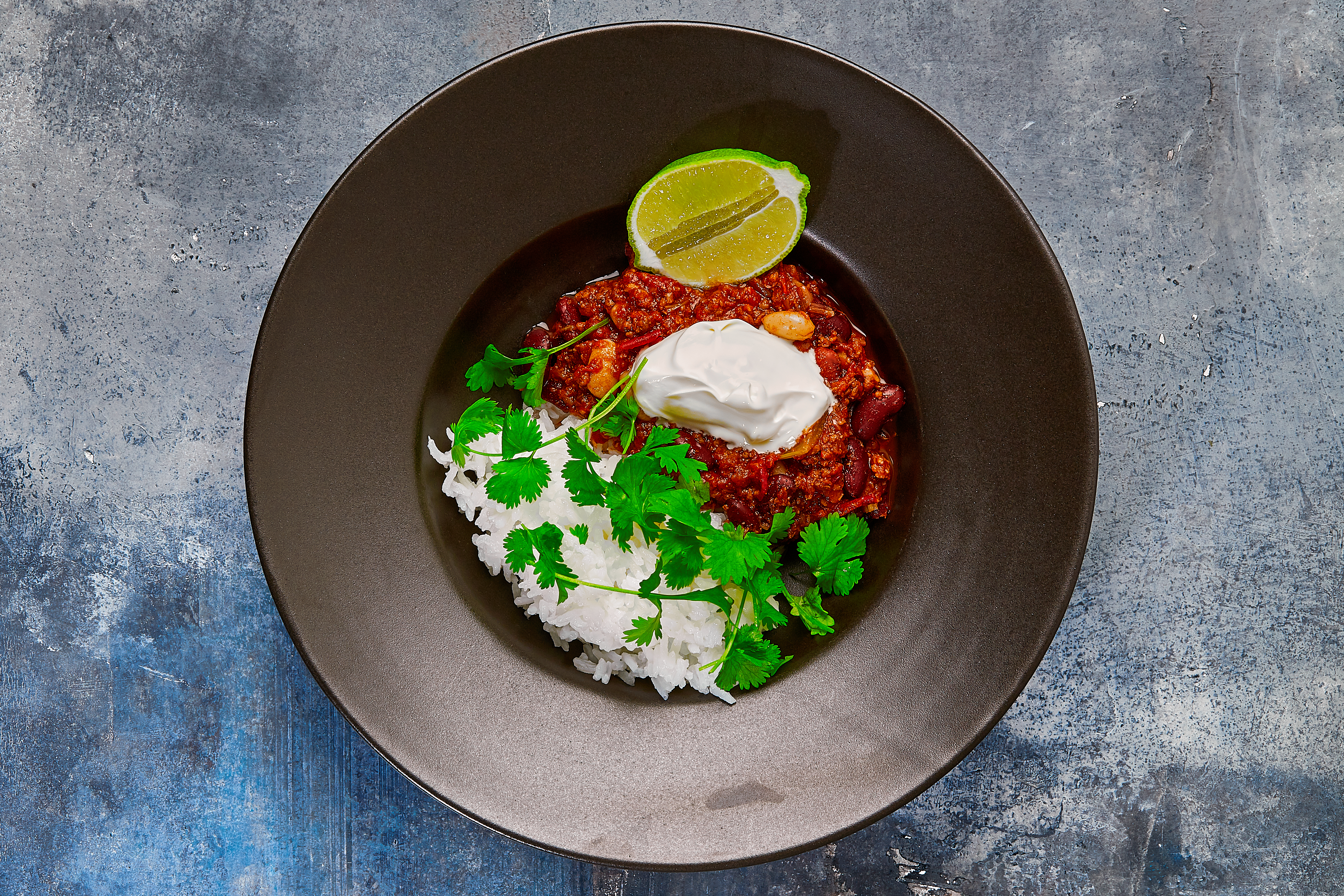 Heat: Chili con carne med lime, ris, creme fraiche og koriander