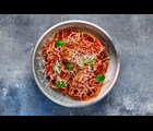 Budget HEAT: Kødboller i tomat med spaghetti, basilikum og parmesan