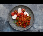 Heat: vegetarisk bolognese med pasta penne, dertil tomat, mozzarella og basilikum a l...